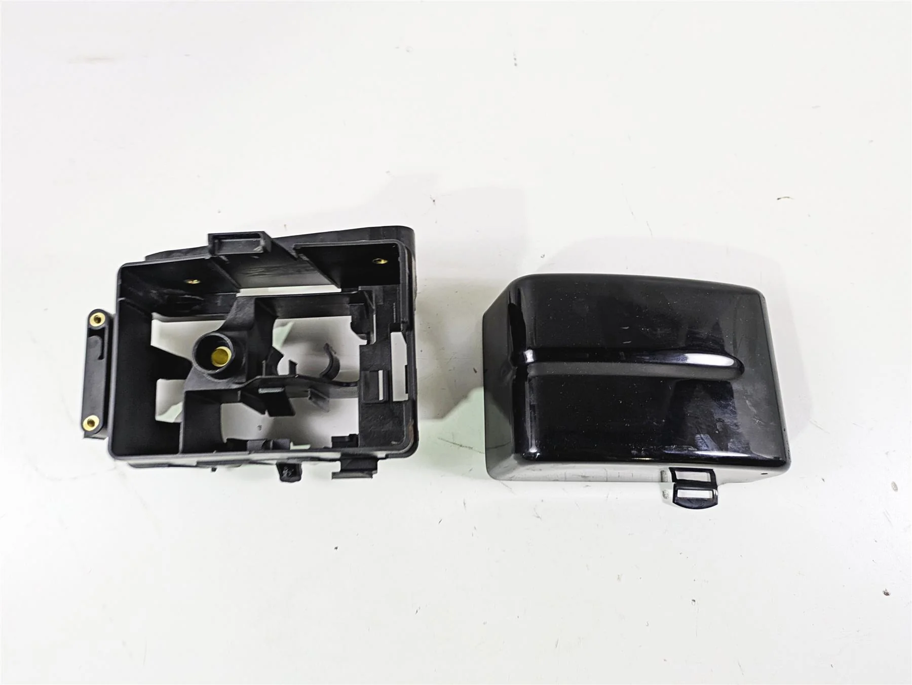 2015 Harley FXDF Dyna Fat Bob Electric Tray & Black Cover 70367-12 66361-12 - Image 4