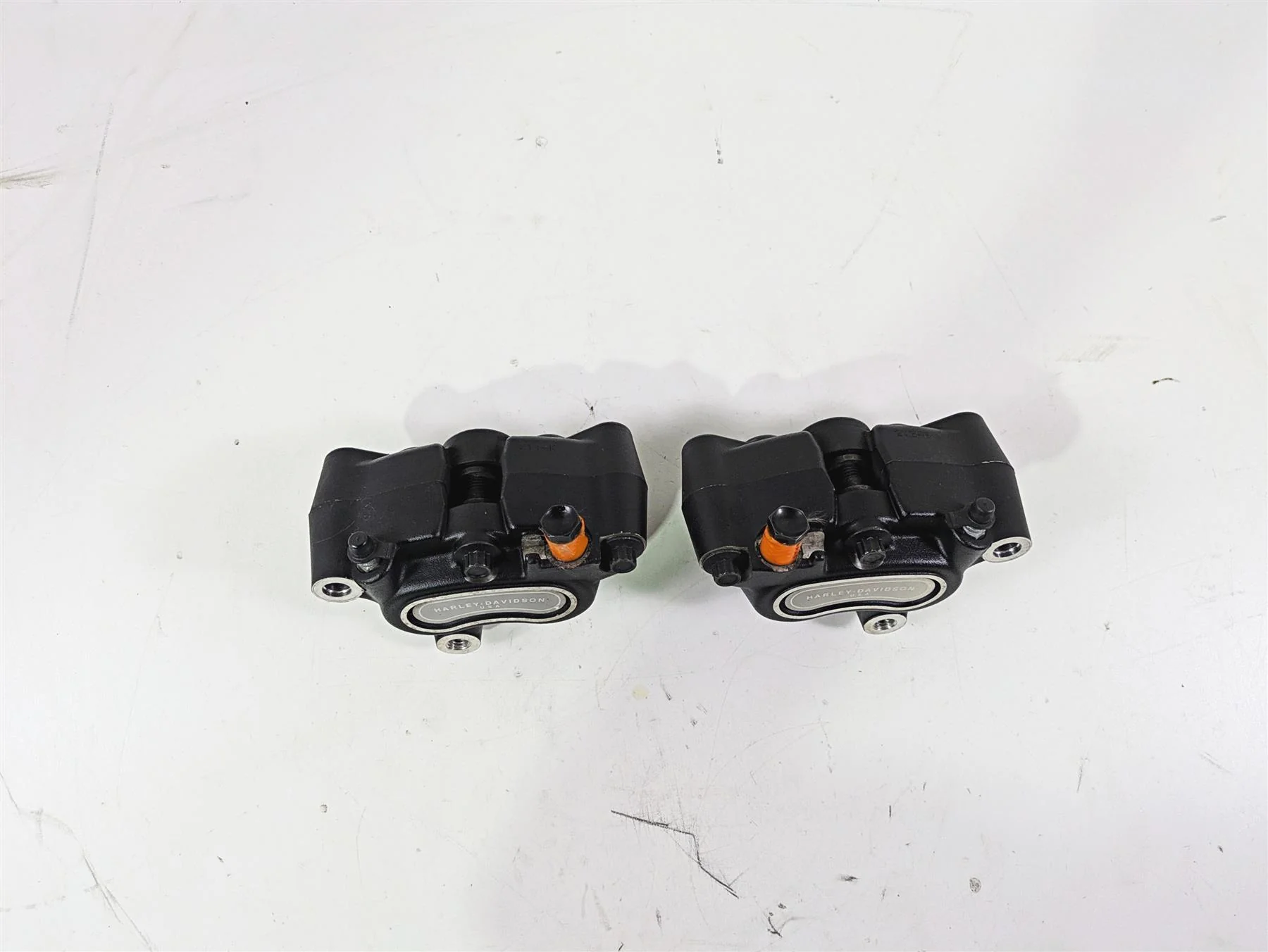 2015 Harley FXDF Dyna Fat Bob Front Brake Caliper Set 41300001 41300002 - Image 4