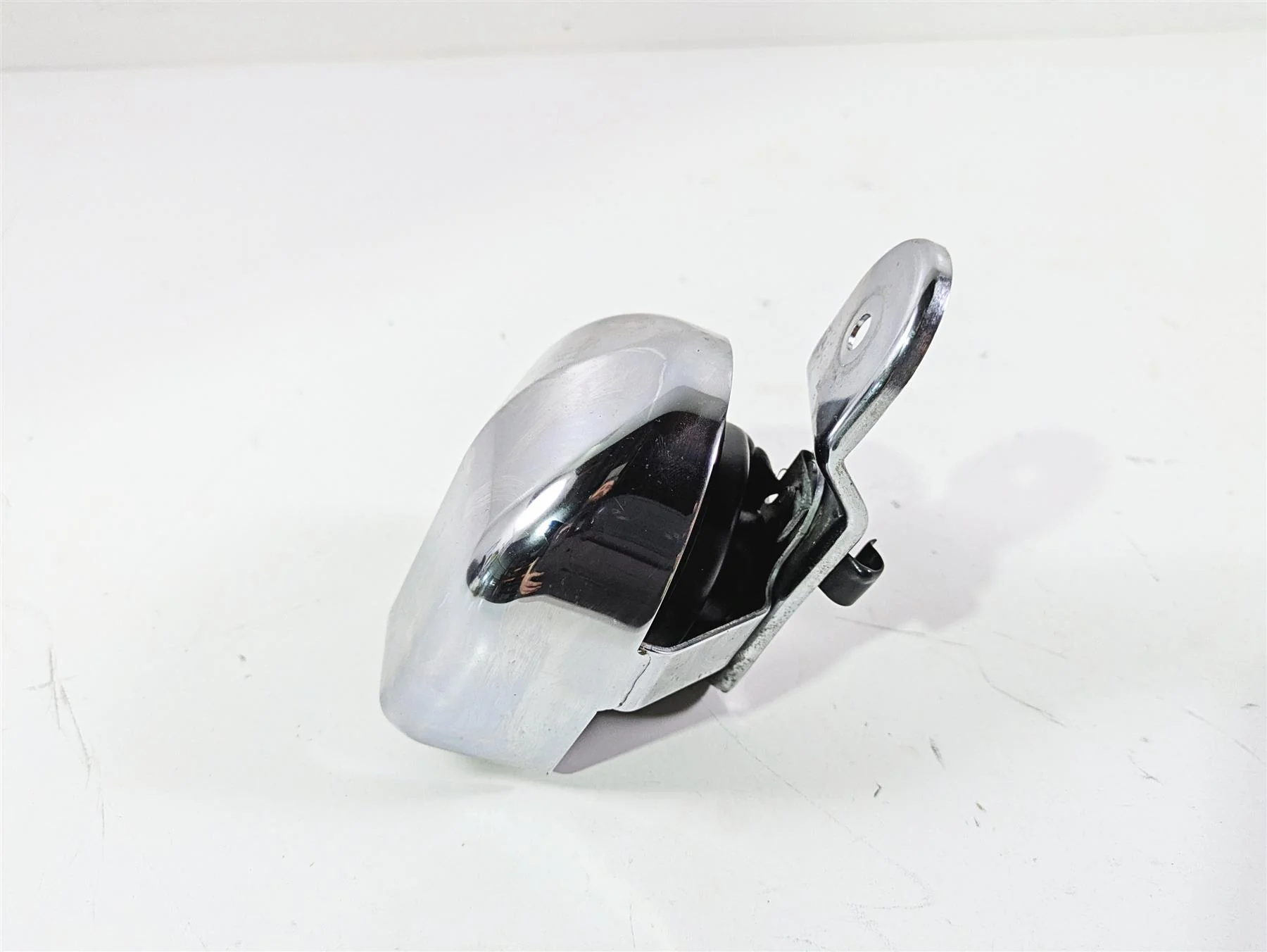 2015 Harley FXDF Dyna Fat Bob Horn & Chrome Cover 61300478A - Image 2