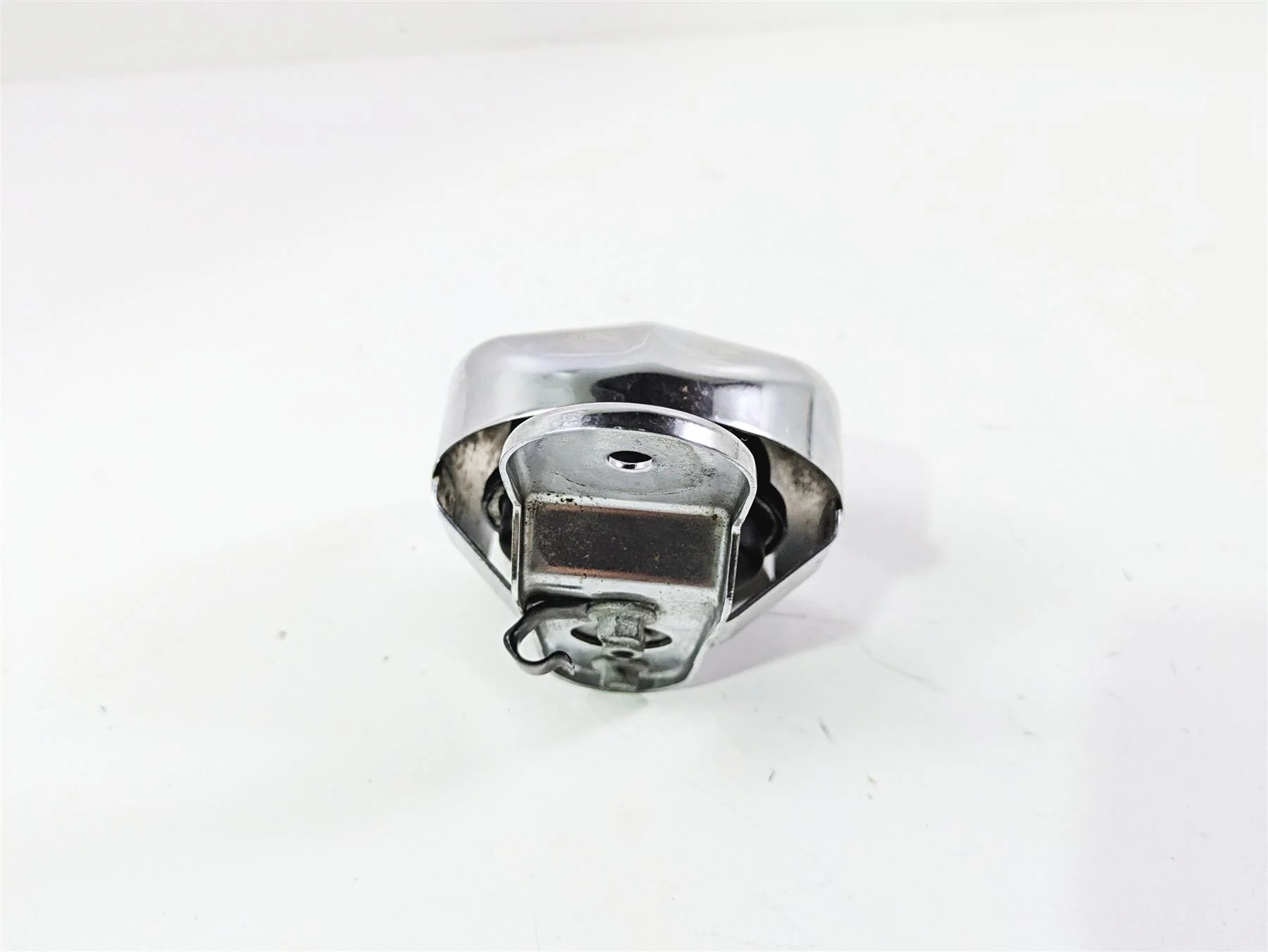 2015 Harley FXDF Dyna Fat Bob Horn & Chrome Cover 61300478A - Image 3
