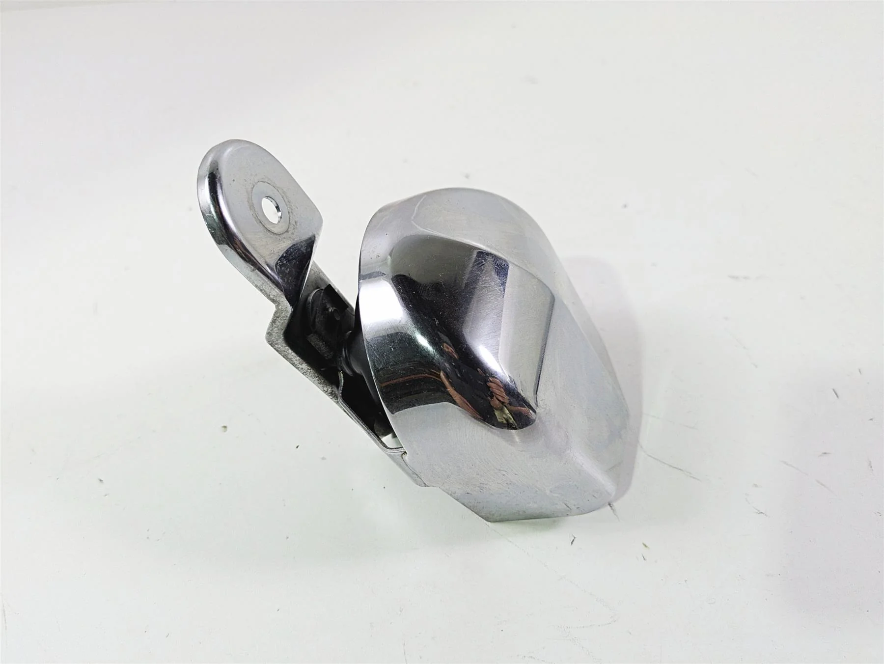 2015 Harley FXDF Dyna Fat Bob Horn & Chrome Cover 61300478A - Image 4