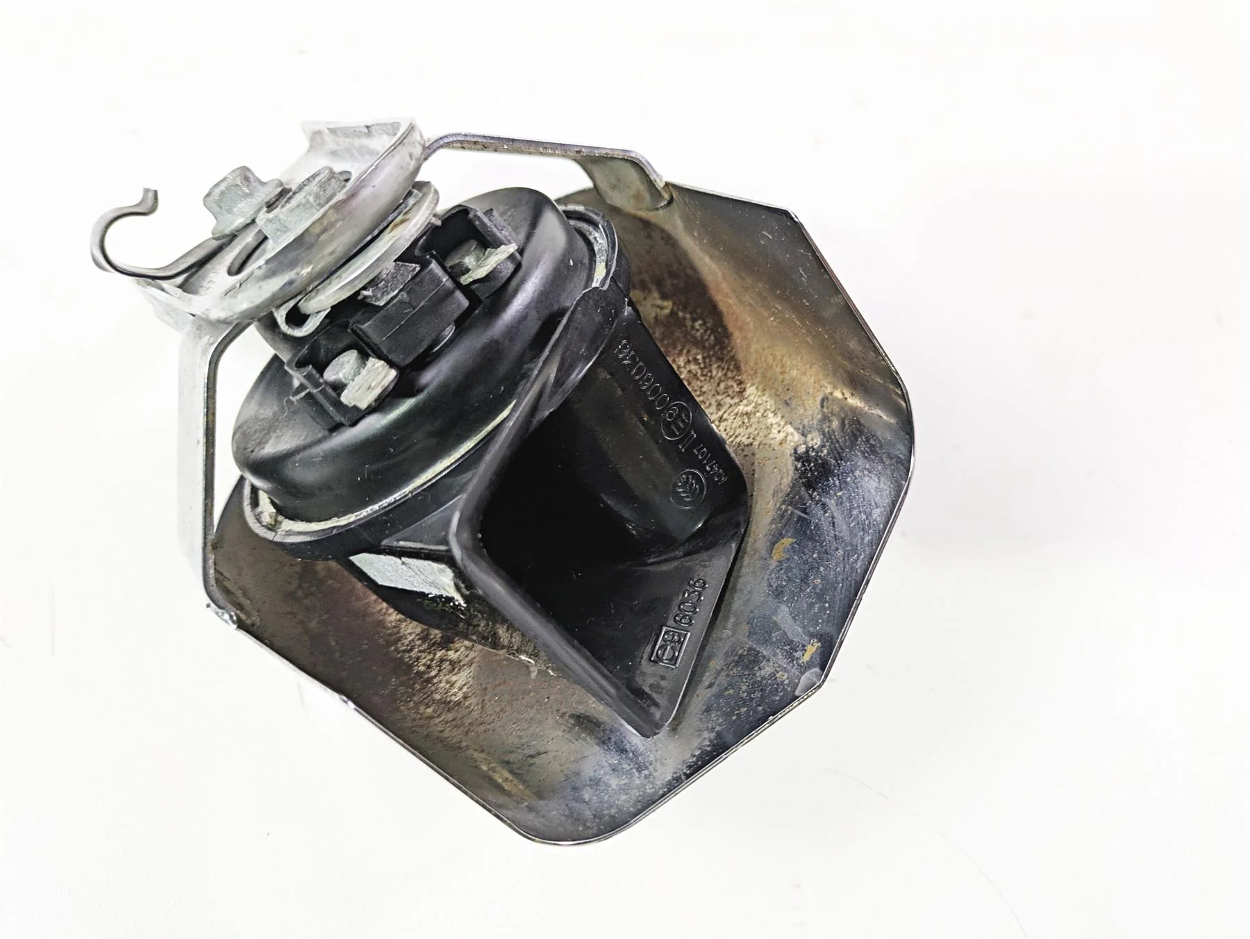 2015 Harley FXDF Dyna Fat Bob Horn & Chrome Cover 61300478A - Image 8