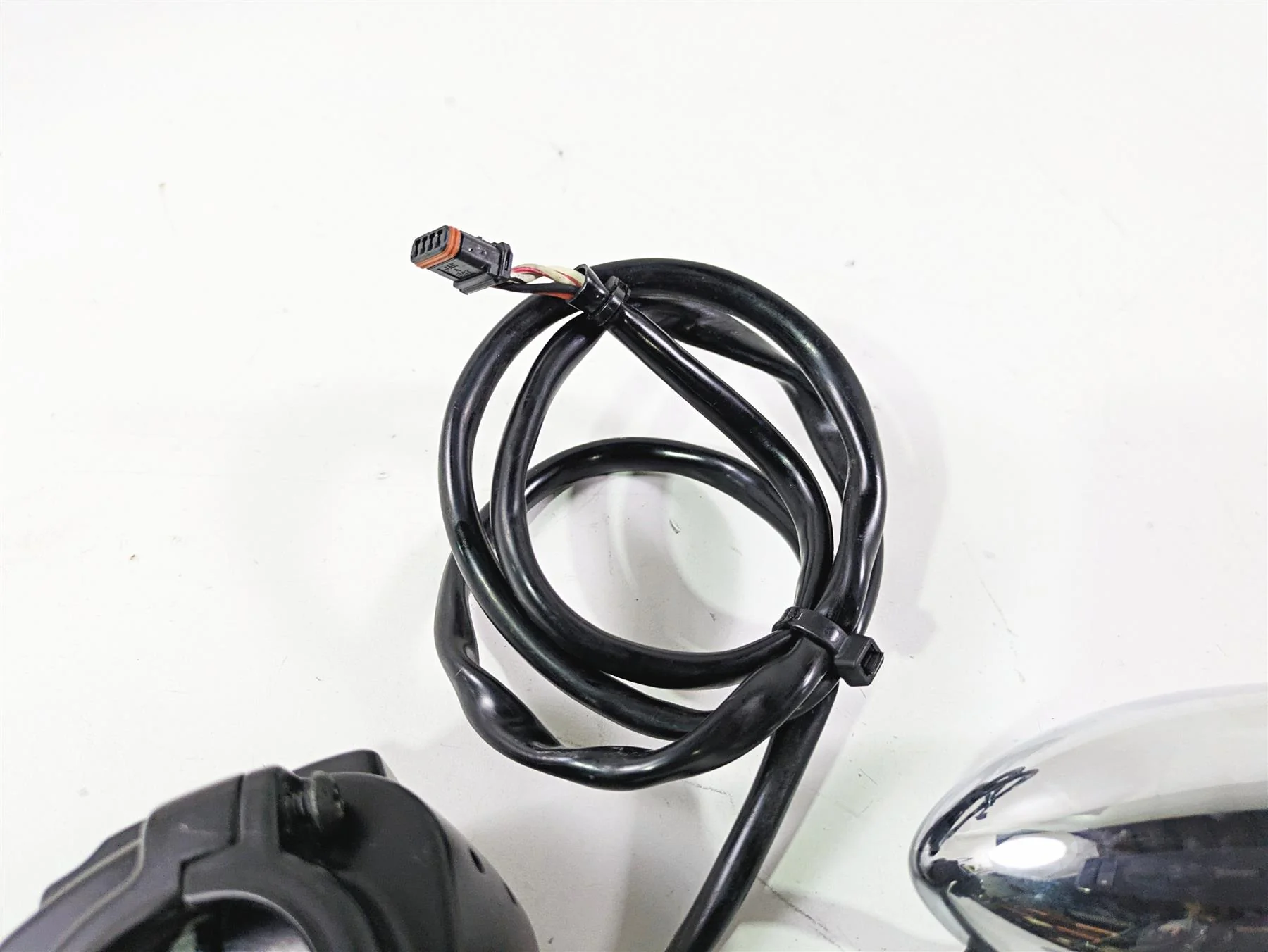 2015 Harley FXDF Dyna Fat Bob Left Hand Control Switch Light Blinker 72943-12A - Image 9