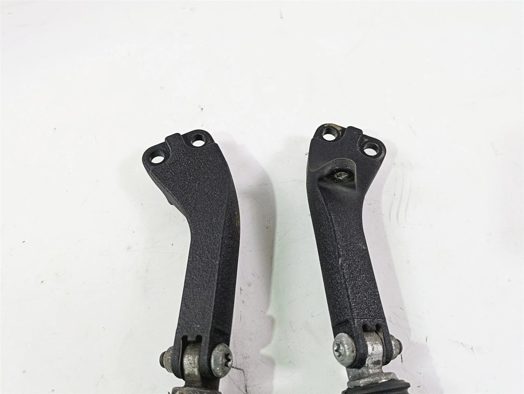 2015 Harley FXDF Dyna Fat Bob Rear Passenger Footpeg Rest Set 49224-06A 49230-06 - Image 5