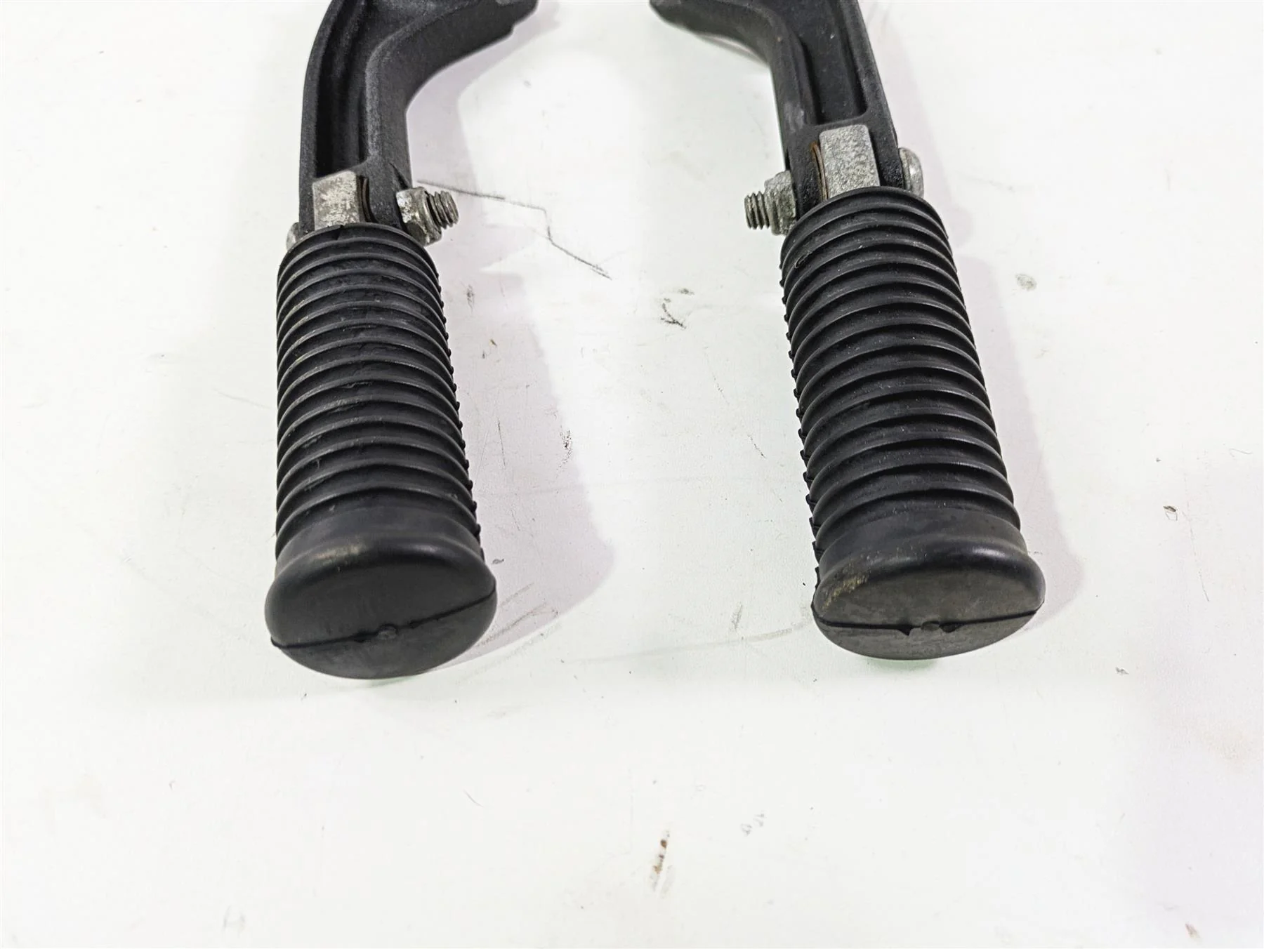 2015 Harley FXDF Dyna Fat Bob Rear Passenger Footpeg Rest Set 49224-06A 49230-06 - Image 7