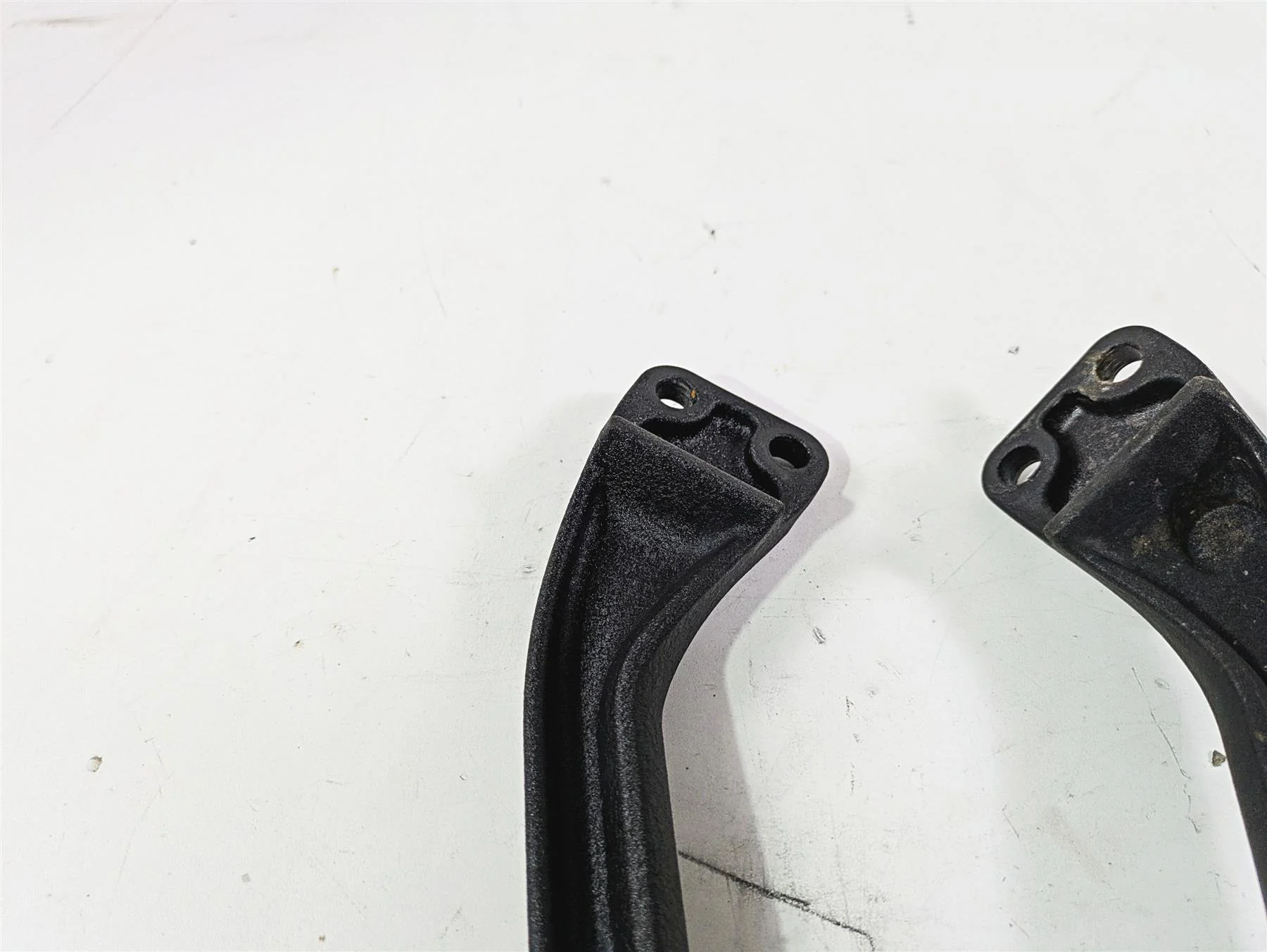 2015 Harley FXDF Dyna Fat Bob Rear Passenger Footpeg Rest Set 49224-06A 49230-06 - Image 9