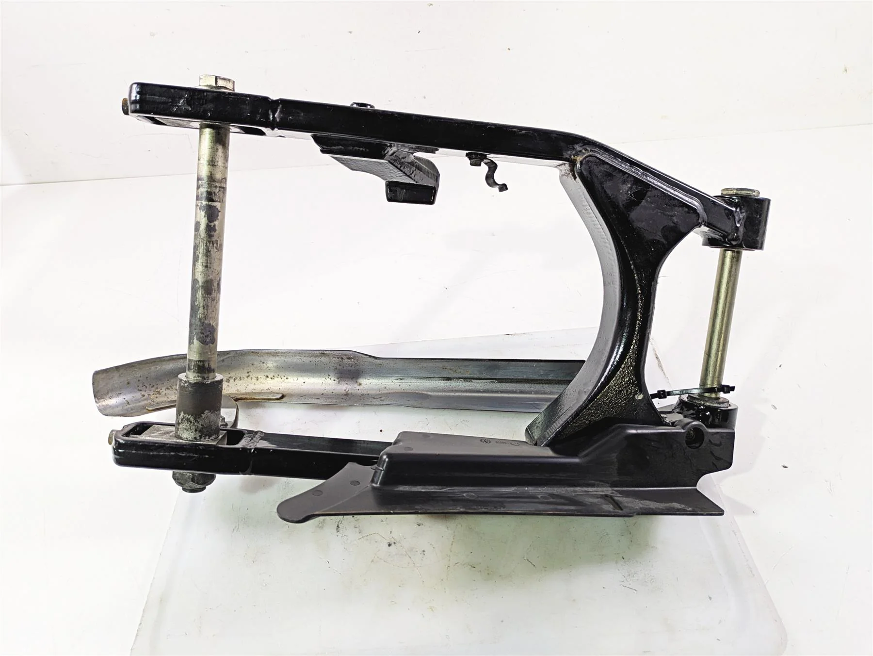 2015 Harley FXDF Dyna Fat Bob Rear Swingarm & Belt Guards 47820-10 - Image 9