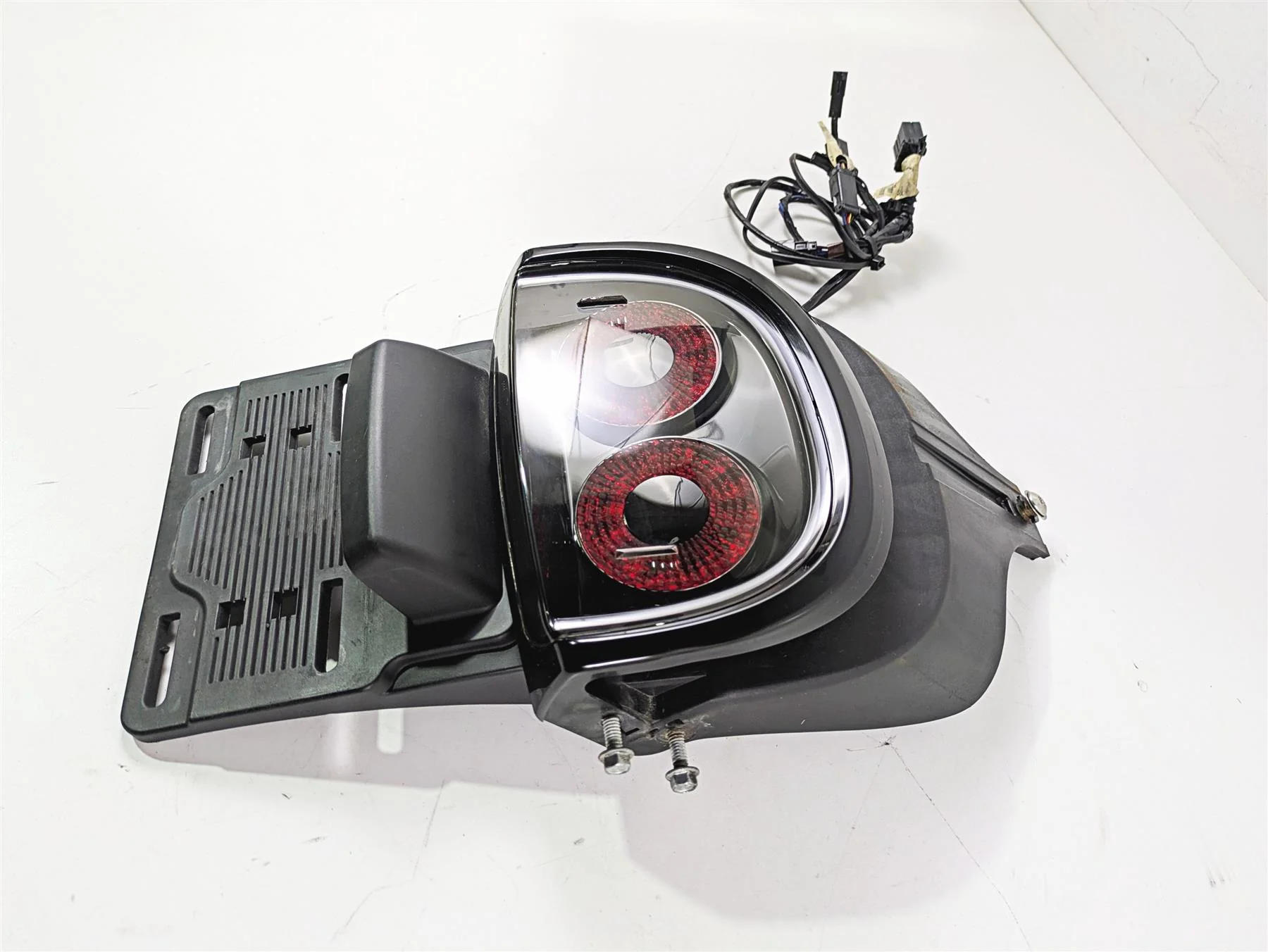 2015 Harley FXDF Dyna Fat Bob Taillight Tail Light & Wiring & Mount 67800240 - Image 2