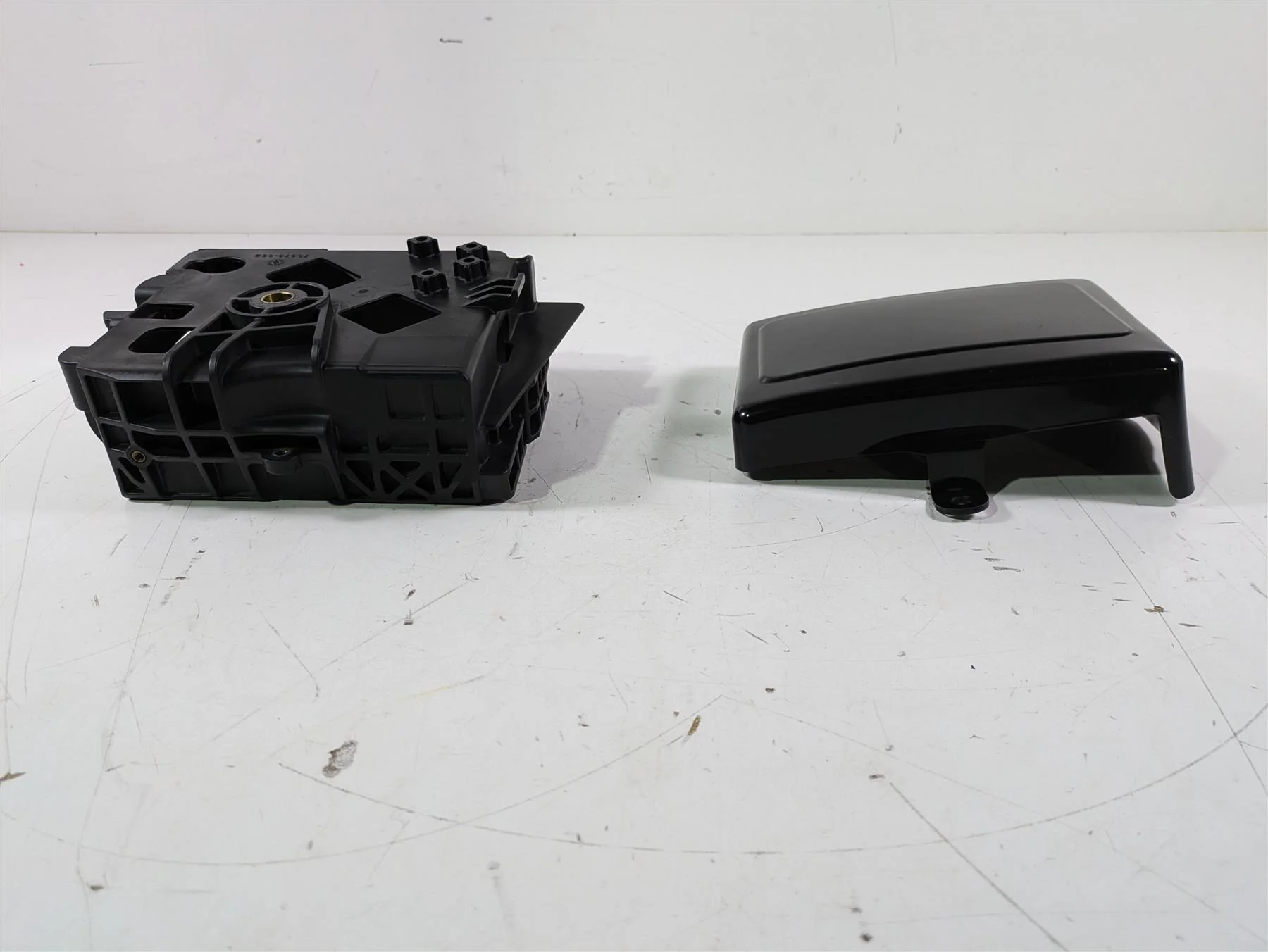 2015 Harley FXDL Dyna Low Rider Battery Tray & Black Cover 70379-06B - Image 11