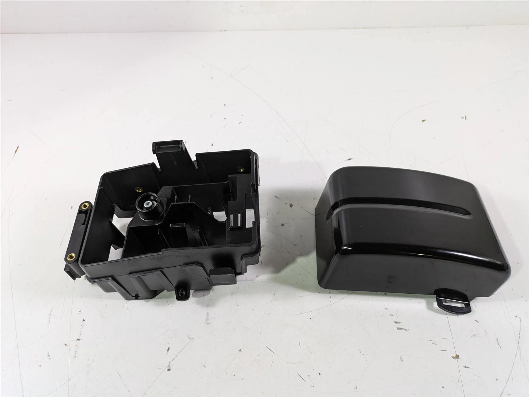 2015 Harley FXDL Dyna Low Rider Electric Holder Tray & Black Cover 70367-12
