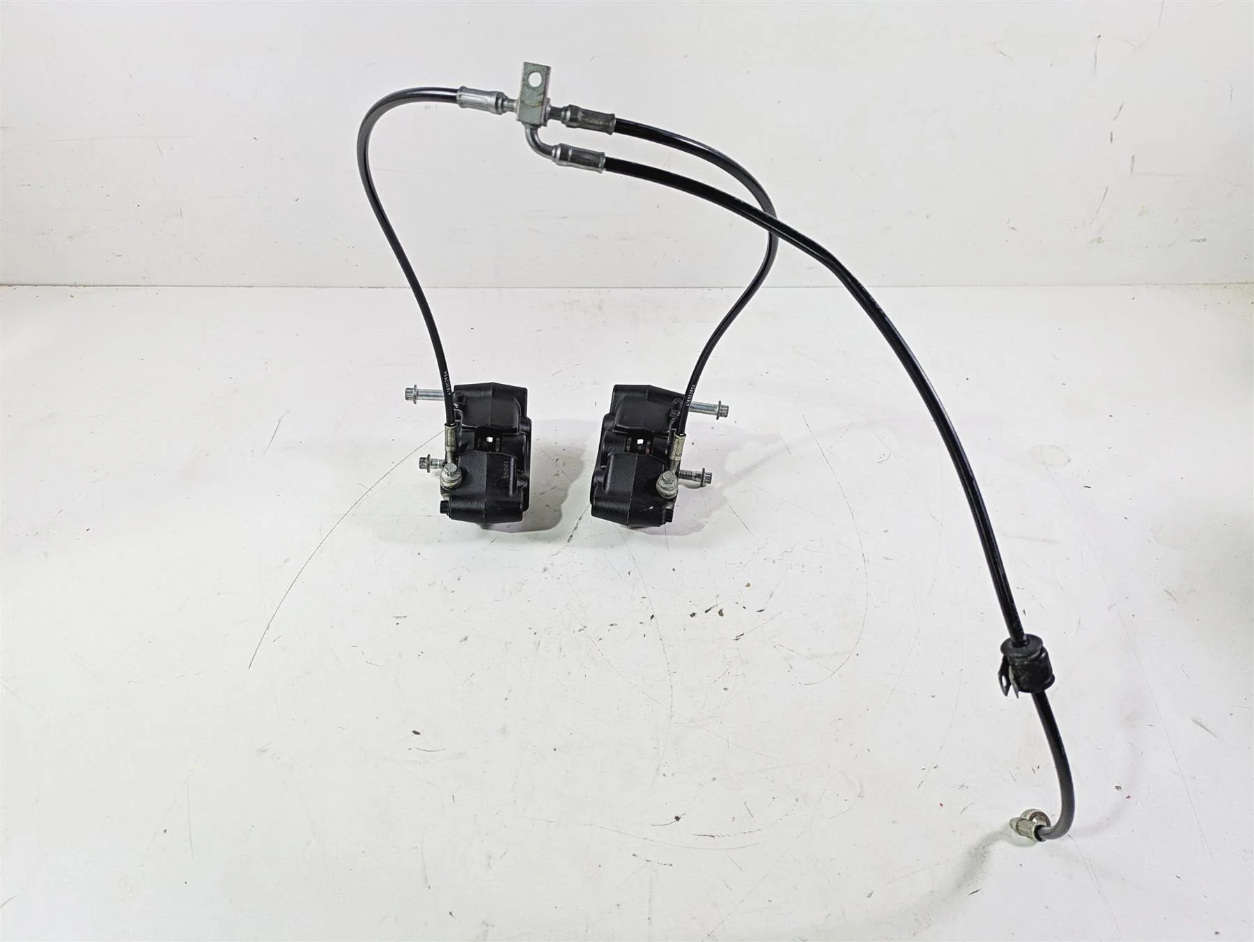 2015 Harley FXDL Dyna Low Rider Front Brake Caliper Set 41300001 41300002 - Image 4