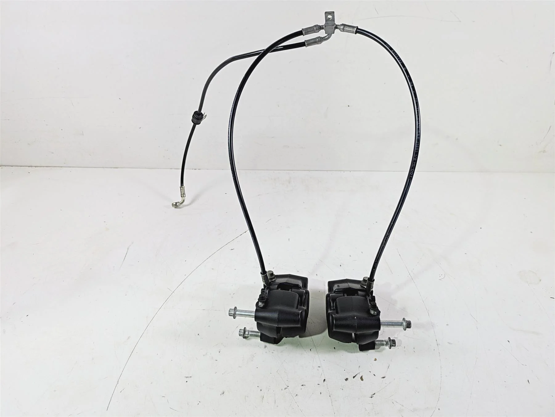 2015 Harley FXDL Dyna Low Rider Front Brake Caliper Set 41300001 41300002 - Image 6