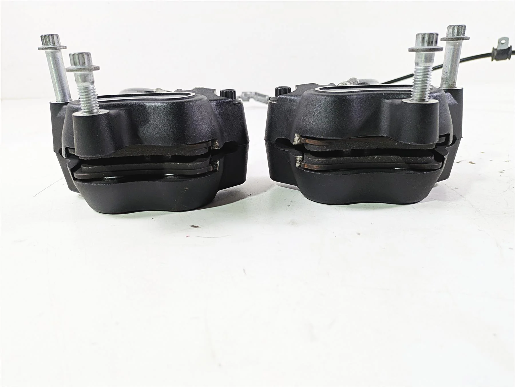 2015 Harley FXDL Dyna Low Rider Front Brake Caliper Set 41300001 41300002 - Image 7