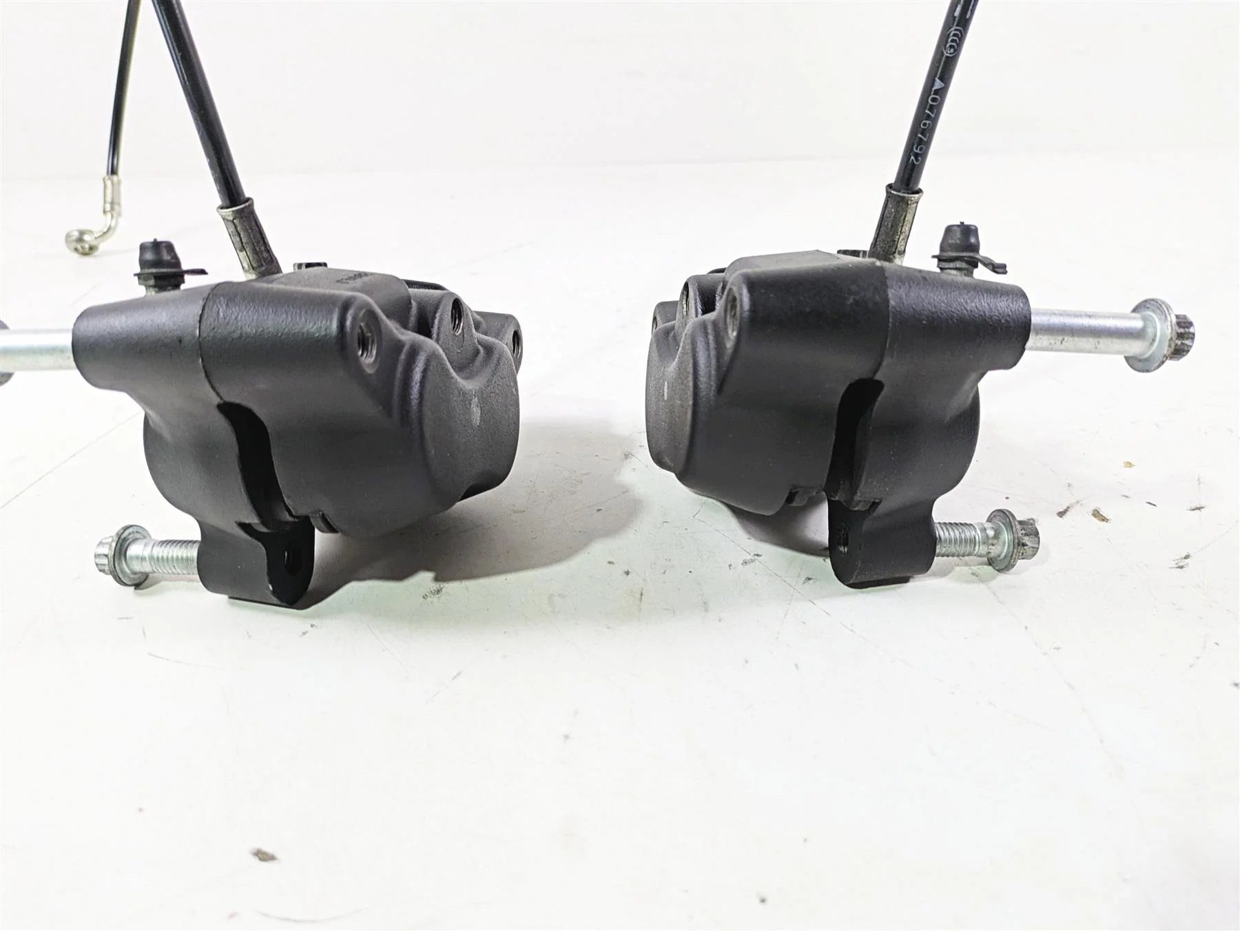 2015 Harley FXDL Dyna Low Rider Front Brake Caliper Set 41300001 41300002 - Image 9