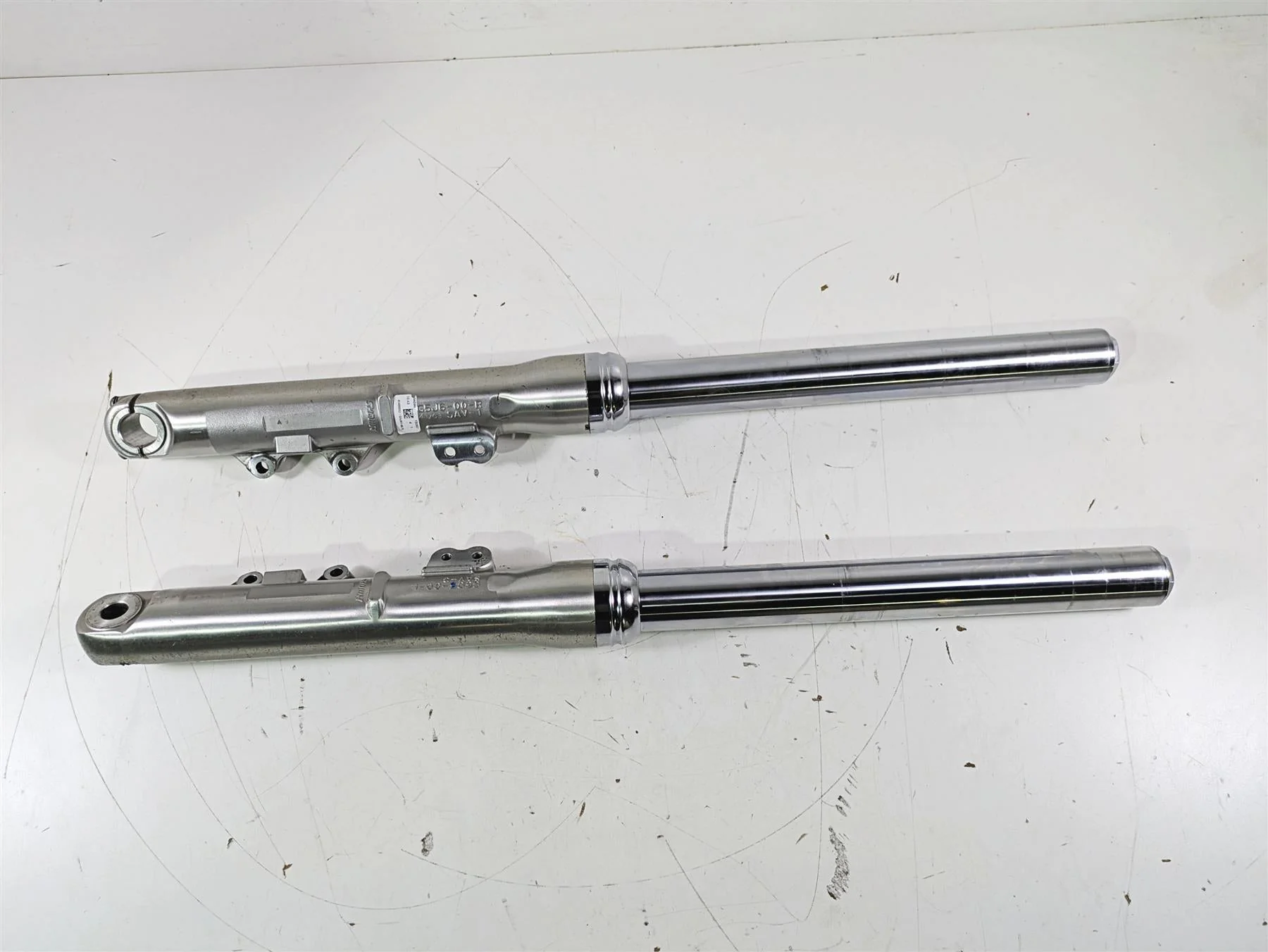 2015 Harley FXDL Dyna Low Rider Front Fork Leg Set 49mm Showa 45400052 45400051 - Image 2