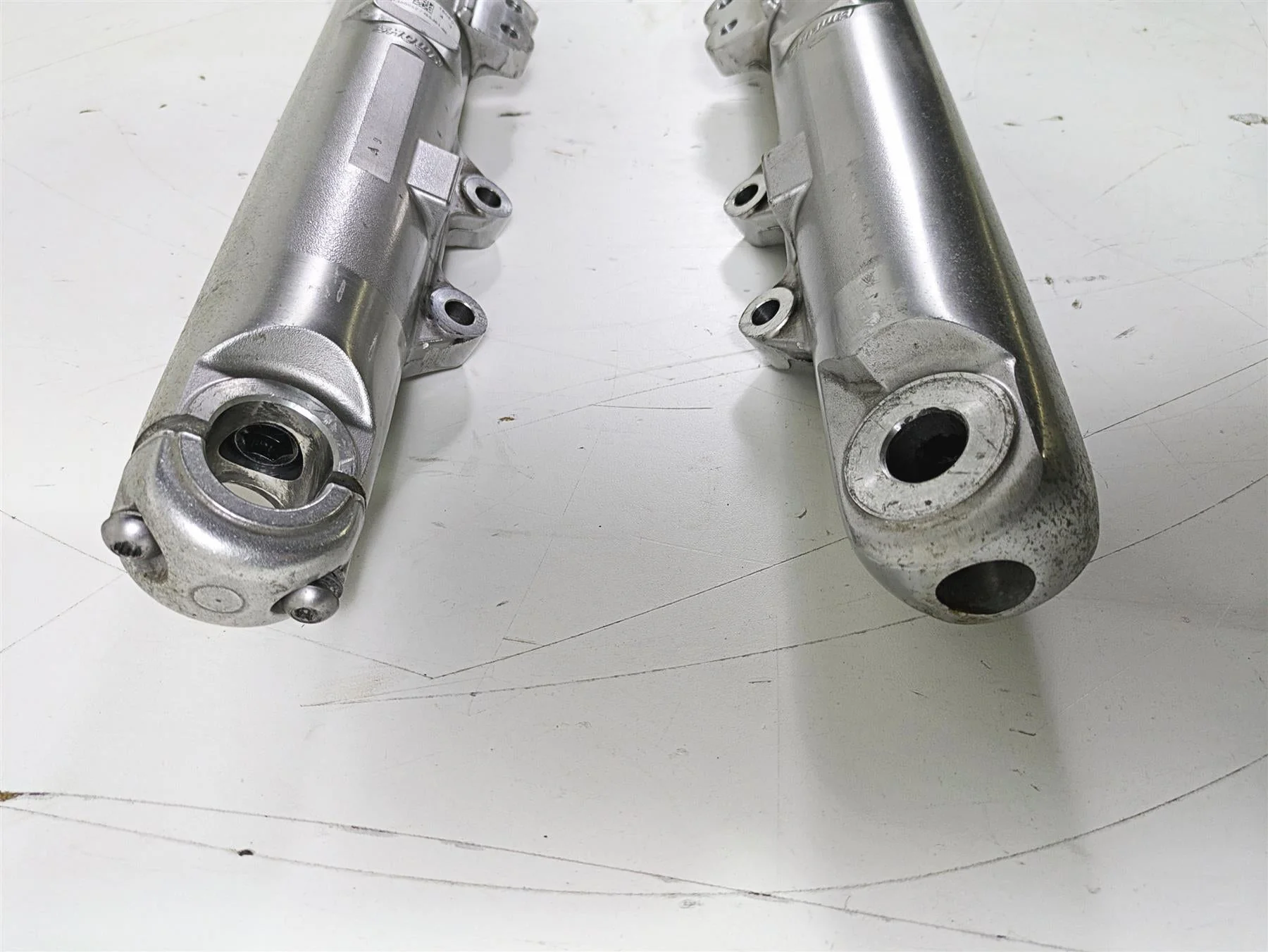 2015 Harley FXDL Dyna Low Rider Front Fork Leg Set 49mm Showa 45400052 45400051 - Image 5