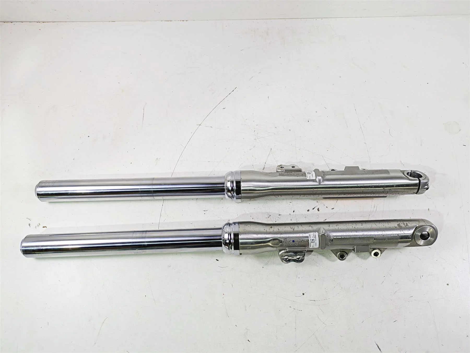 2015 Harley FXDL Dyna Low Rider Front Fork Legs Dual Caliper READ 45400051 - Image 2