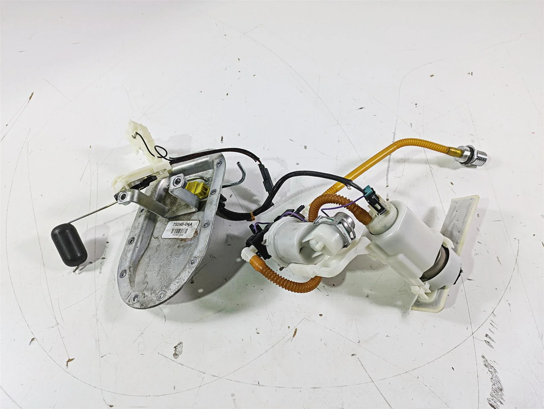 2015 Harley FXDL Dyna Low Rider Fuel Gas Petrol Pump & Sending Unit 75246-04A