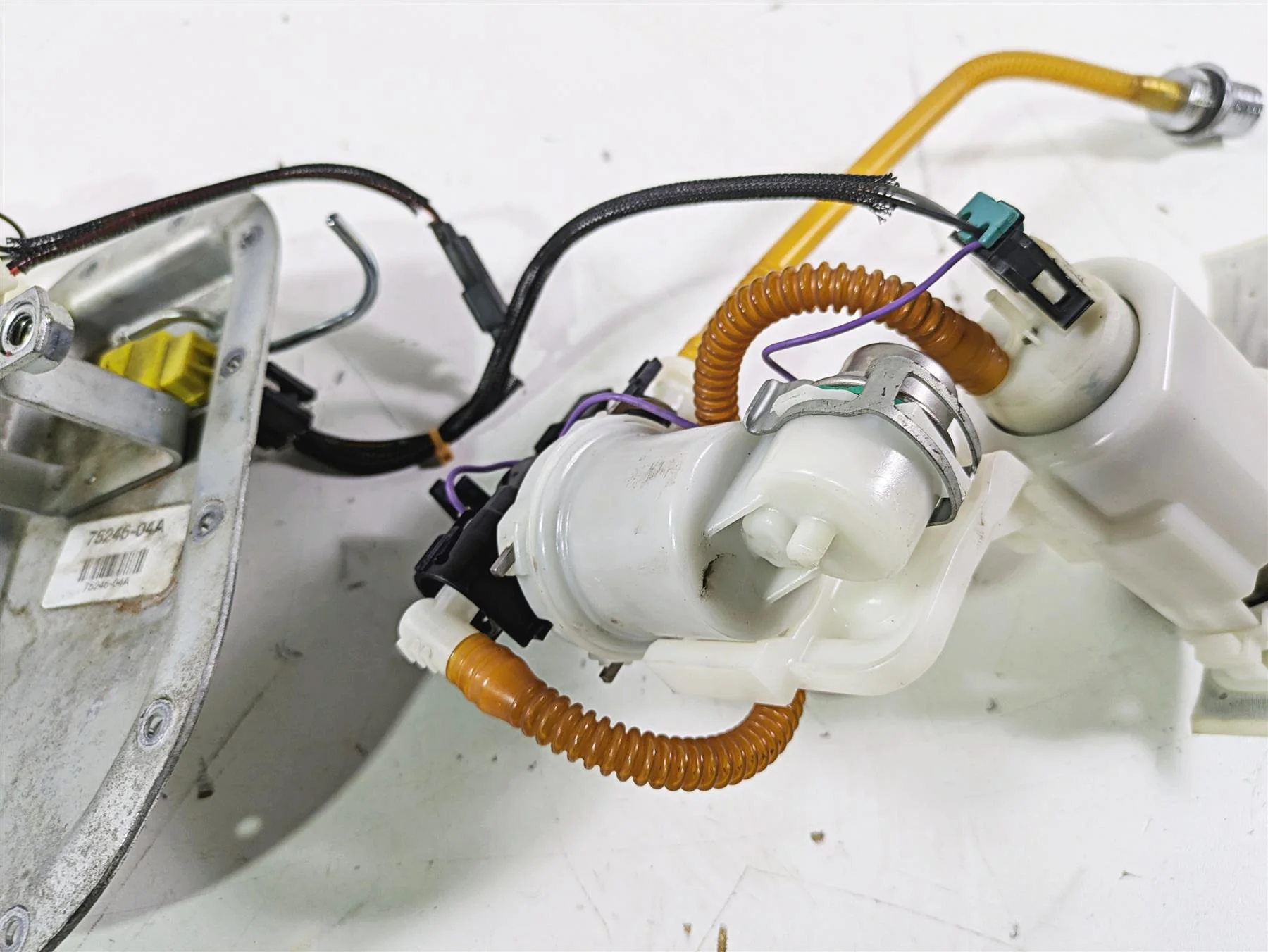 2015 Harley FXDL Dyna Low Rider Fuel Gas Petrol Pump & Sending Unit 75246-04A - Image 7