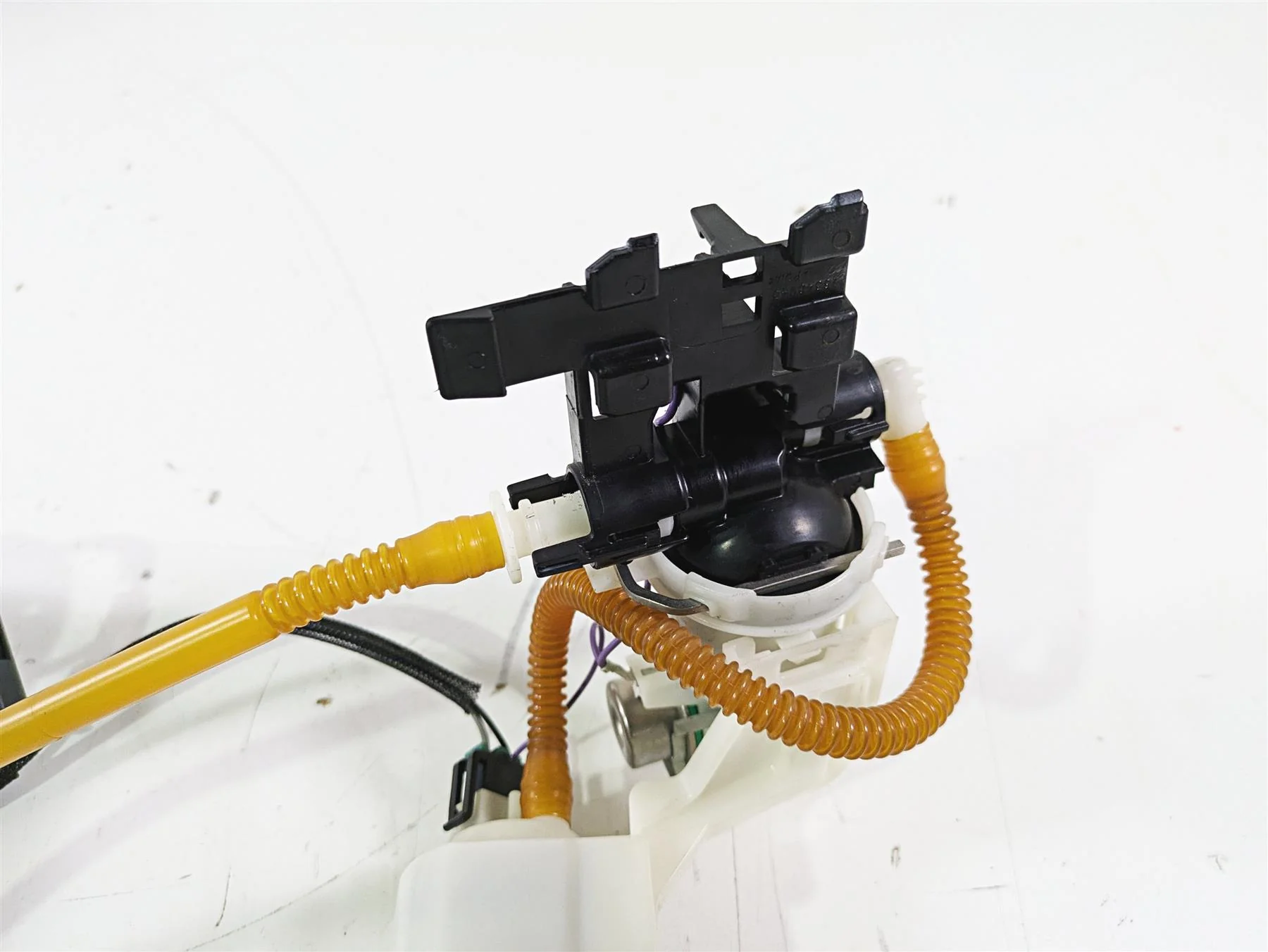 2015 Harley FXDL Dyna Low Rider Fuel Gas Petrol Pump & Sending Unit 75246-04A - Image 9