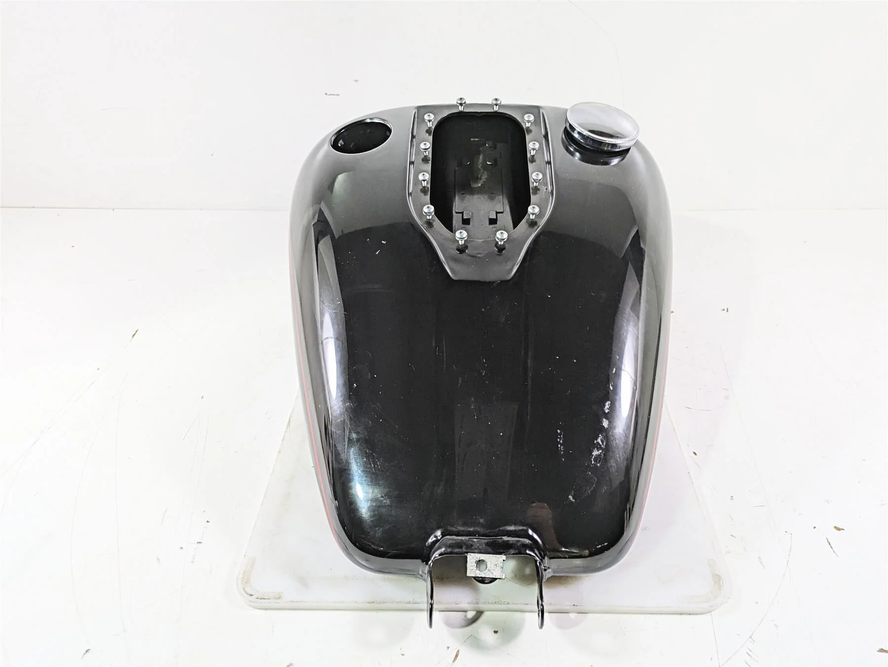 2015 Harley FXDL Dyna Low Rider Fuel Gas Petrol Tank -READ 61593-10 - Image 2