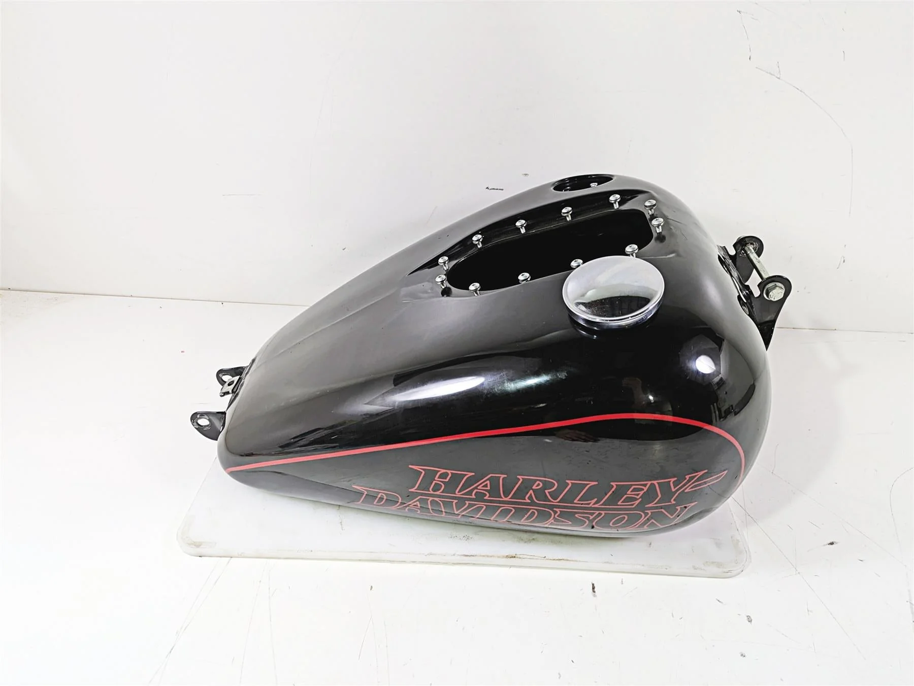 2015 Harley FXDL Dyna Low Rider Fuel Gas Petrol Tank -READ 61593-10 - Image 3