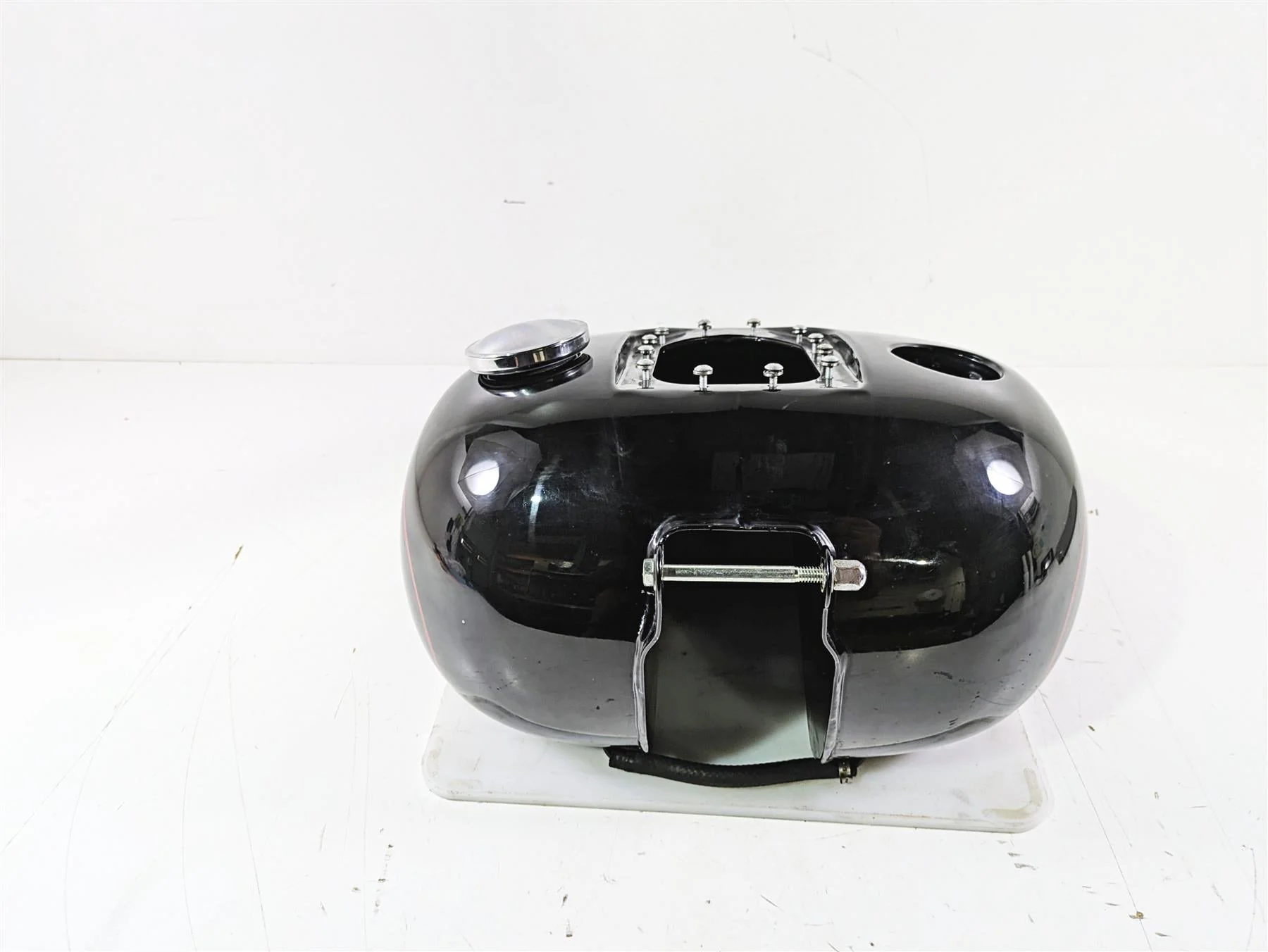 2015 Harley FXDL Dyna Low Rider Fuel Gas Petrol Tank -READ 61593-10 - Image 4