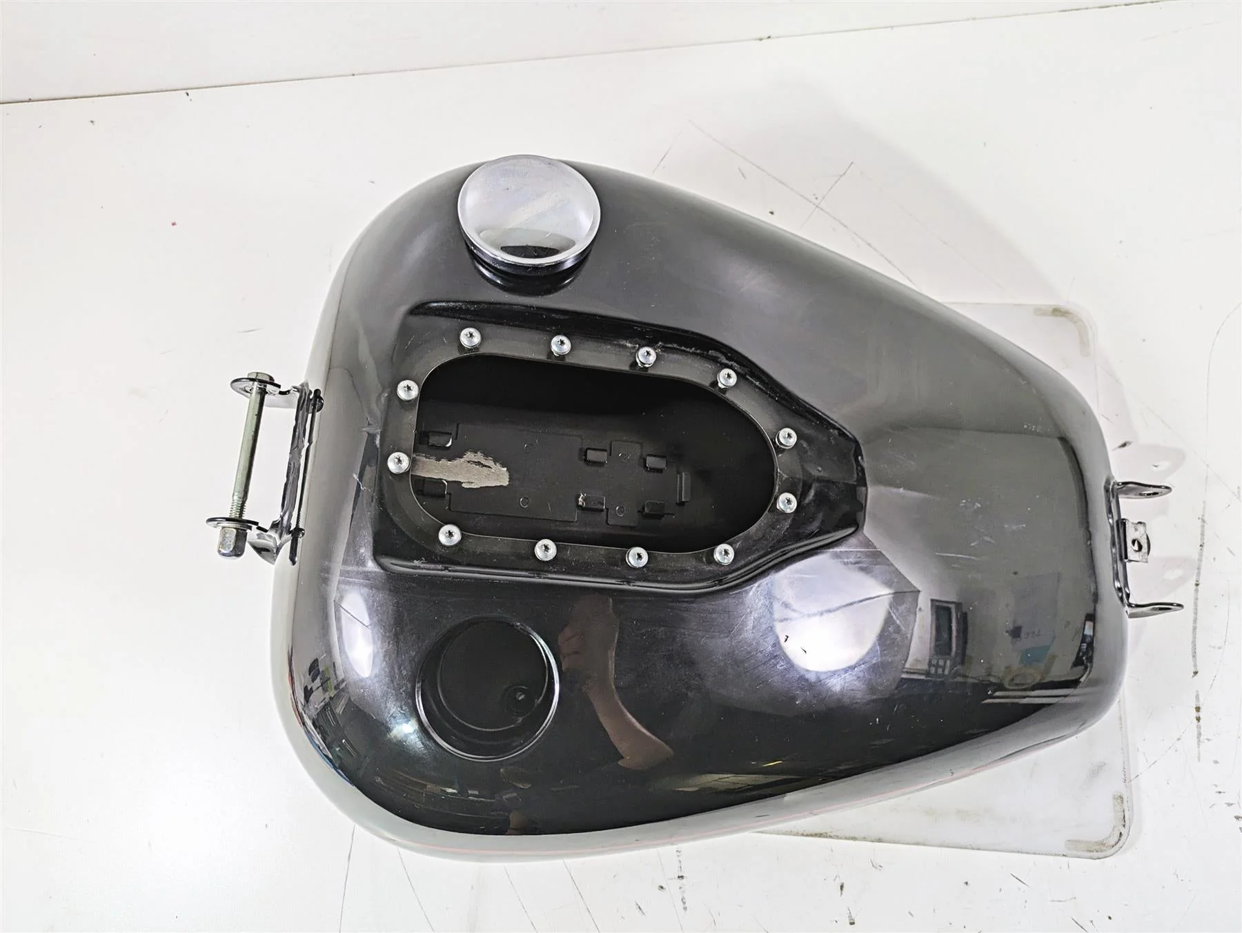 2015 Harley FXDL Dyna Low Rider Fuel Gas Petrol Tank -READ 61593-10 - Image 5