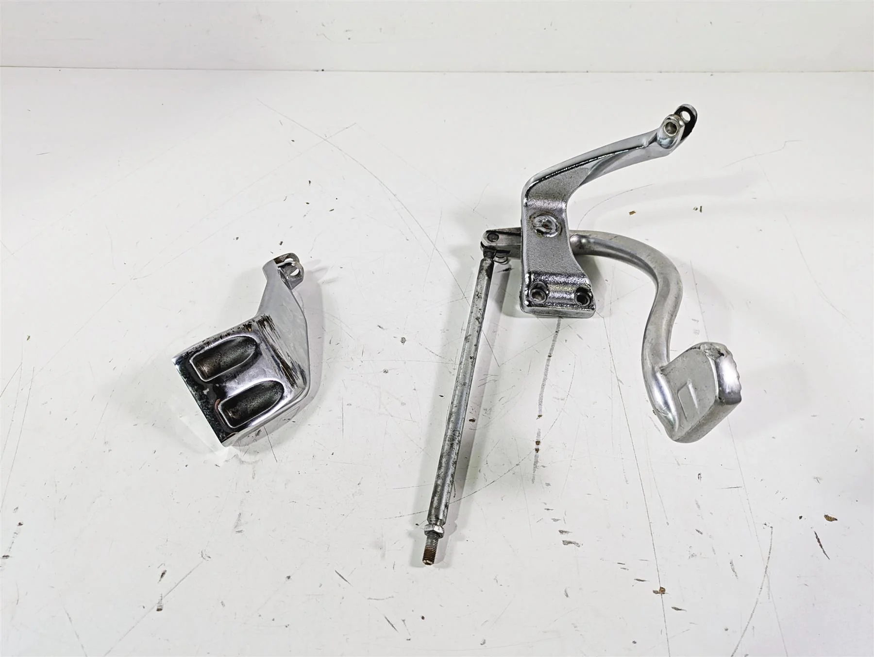 2015 Harley FXDL Dyna Low Rider L+R Mid Foot Peg Control Set 50666-07 50500279