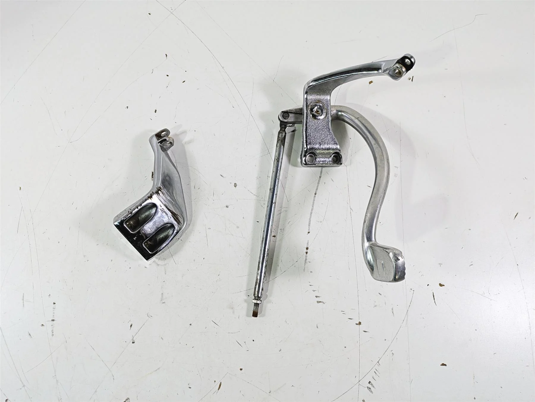 2015 Harley FXDL Dyna Low Rider L+R Mid Foot Peg Control Set 50666-07 50500279 - Image 4