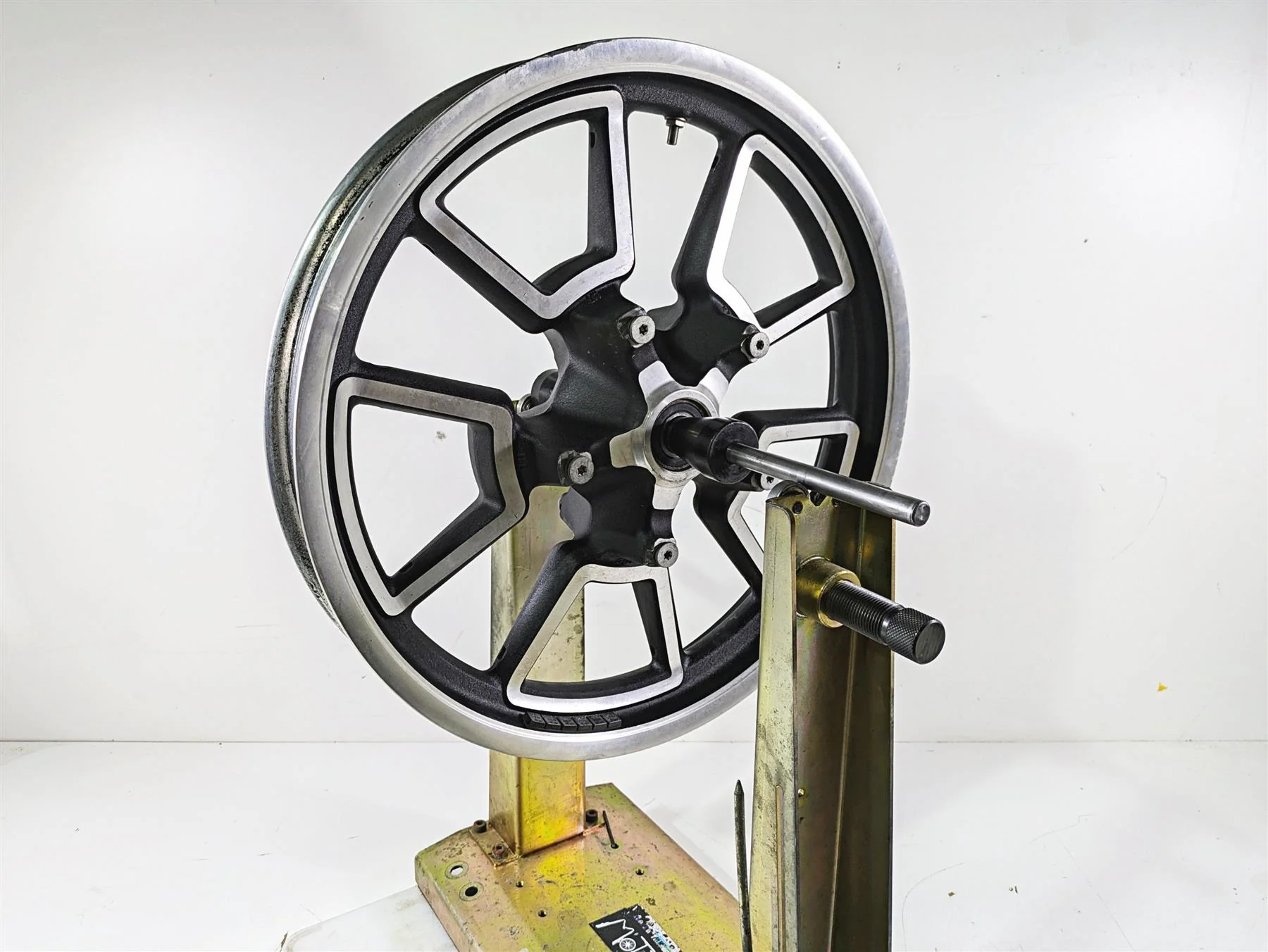2015 Harley FXDL Dyna Low Rider Nice Oem Front Wheel Rim 19x2.5 Cast 43300280 - Image 11