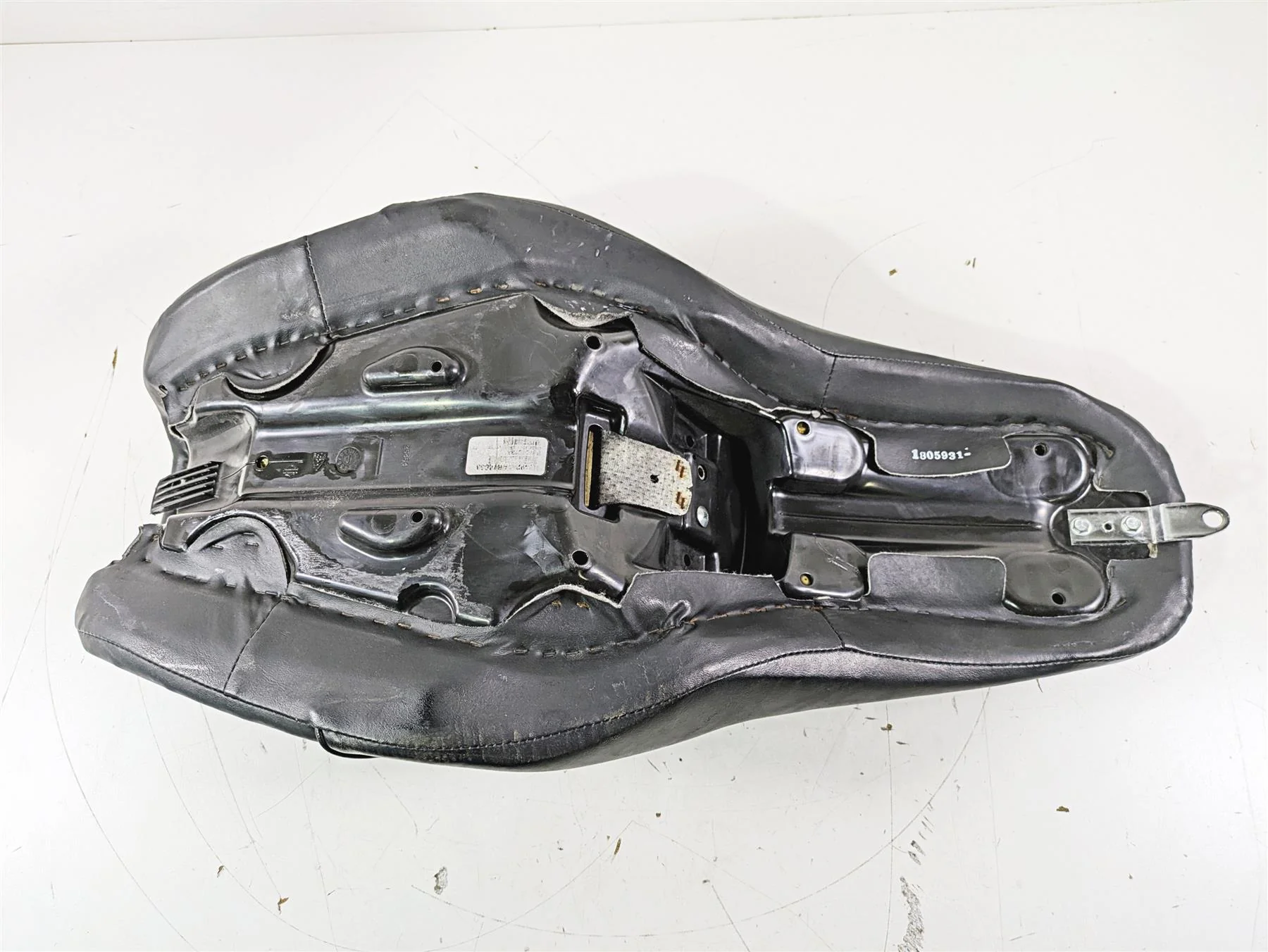 2015 Harley FXDL Dyna Low Rider Nice Seat Saddle 52000136 - Image 9