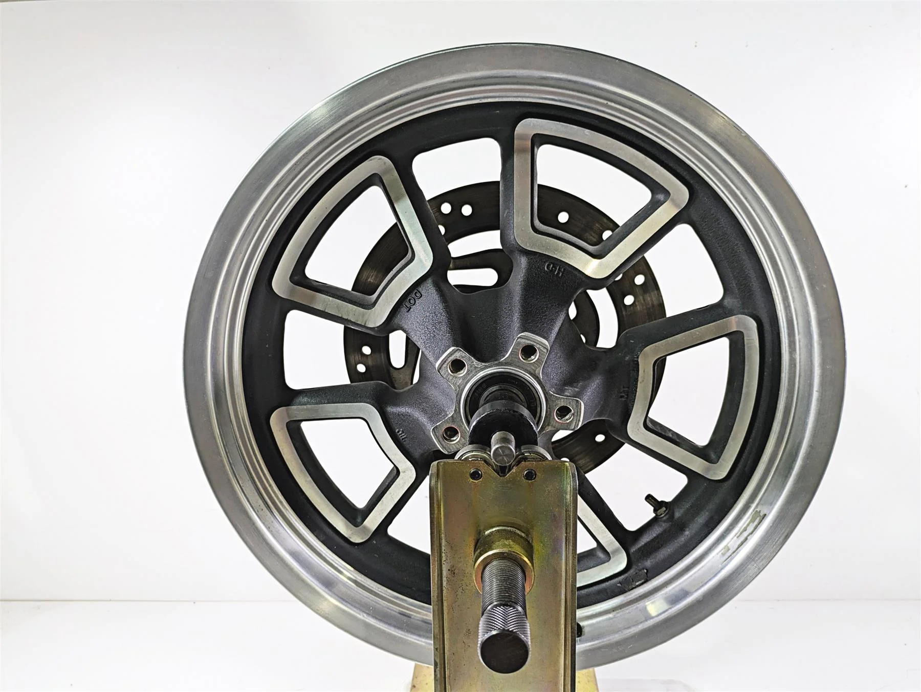 2015 Harley FXDL Dyna Low Rider Oem Rear Wheel Rim 17x4.5 Cast 40900289 - Image 3
