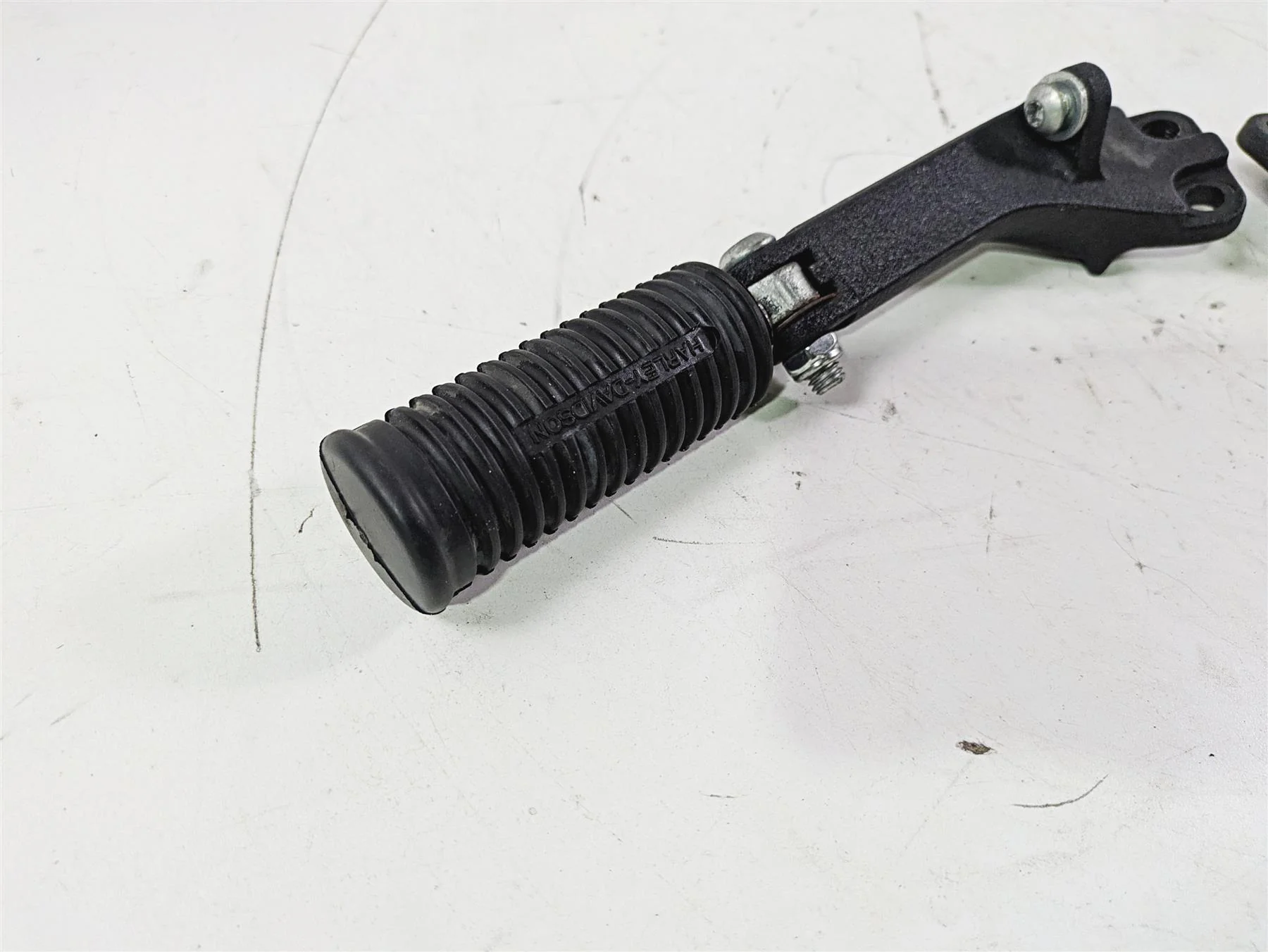 2015 Harley FXDL Dyna Low Rider Passenger Footpeg  Foot Pegs 49224-06 49230-06 - Image 7