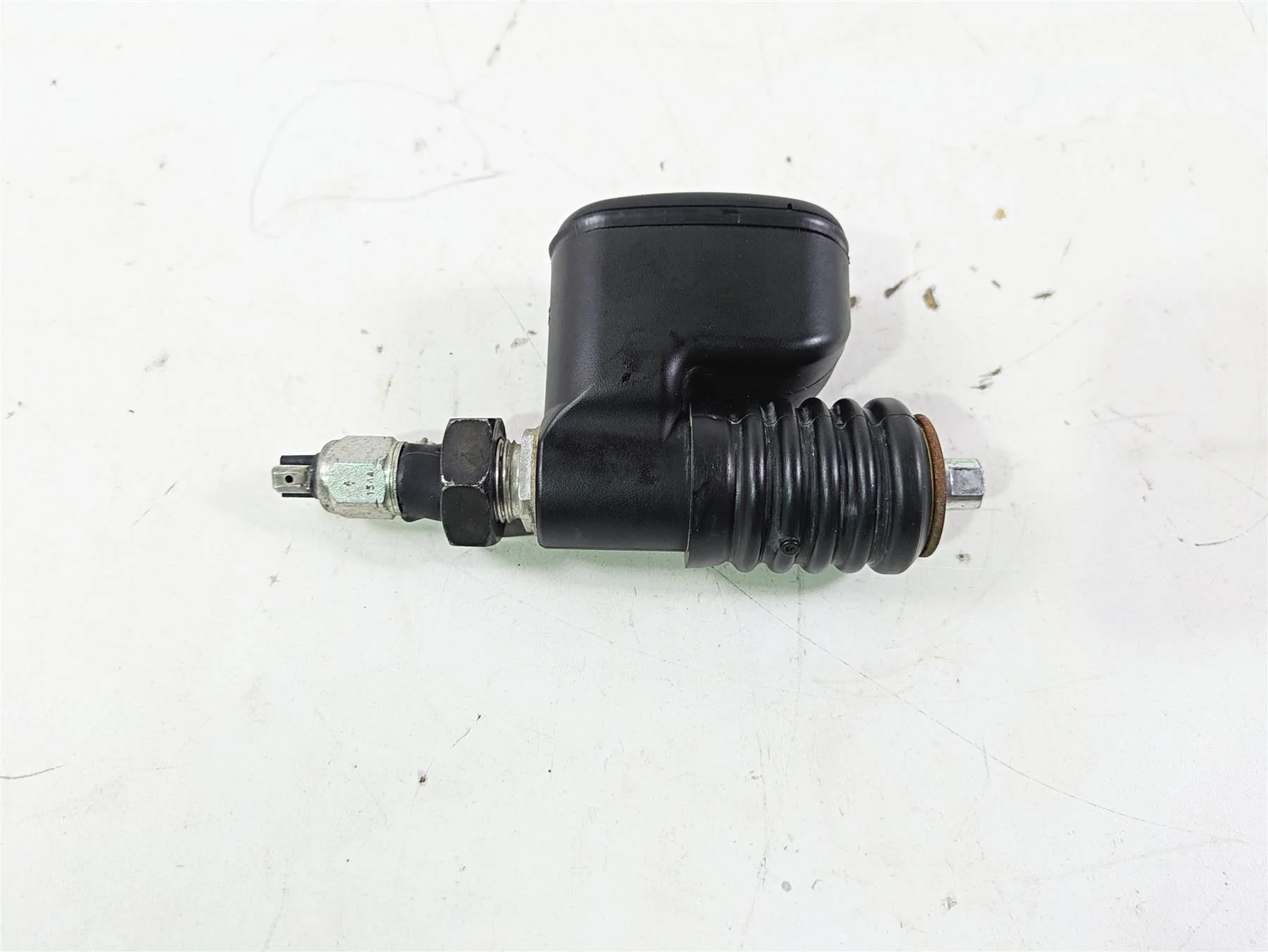 2015 Harley FXDL Dyna Low Rider Rear Brake Master Cylinder 41700065A - Image 3