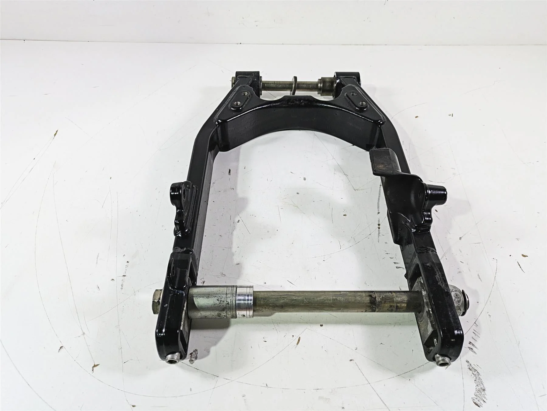 2015 Harley FXDL Dyna Low Rider Rear Swingarm & Belt Guards 25mm Axle 47820-10 - Image 4