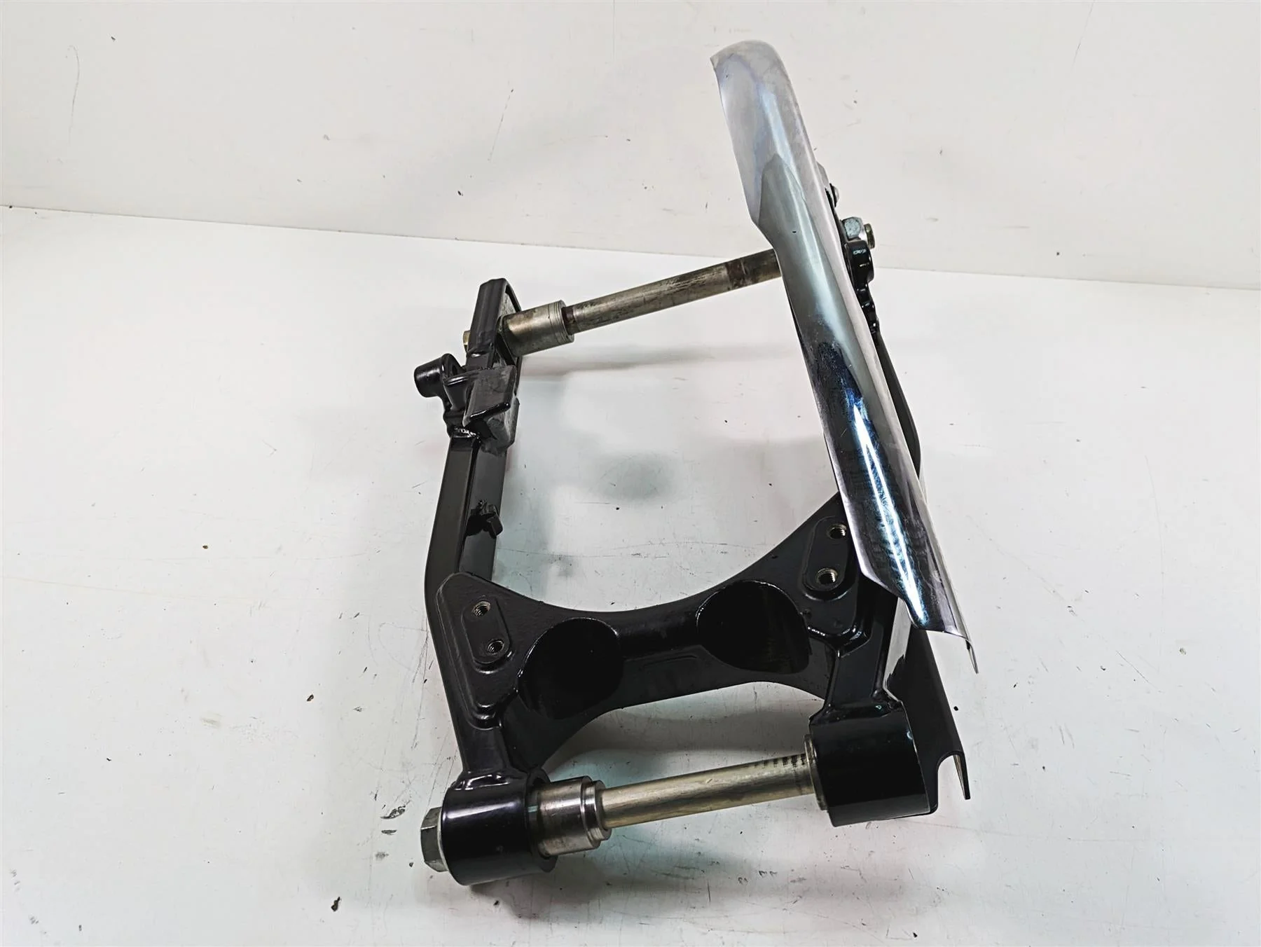 2015 Harley FXDL Dyna Low Rider Rear Swingarm Swing Arm & Belt Guards 47820-10 - Image 2
