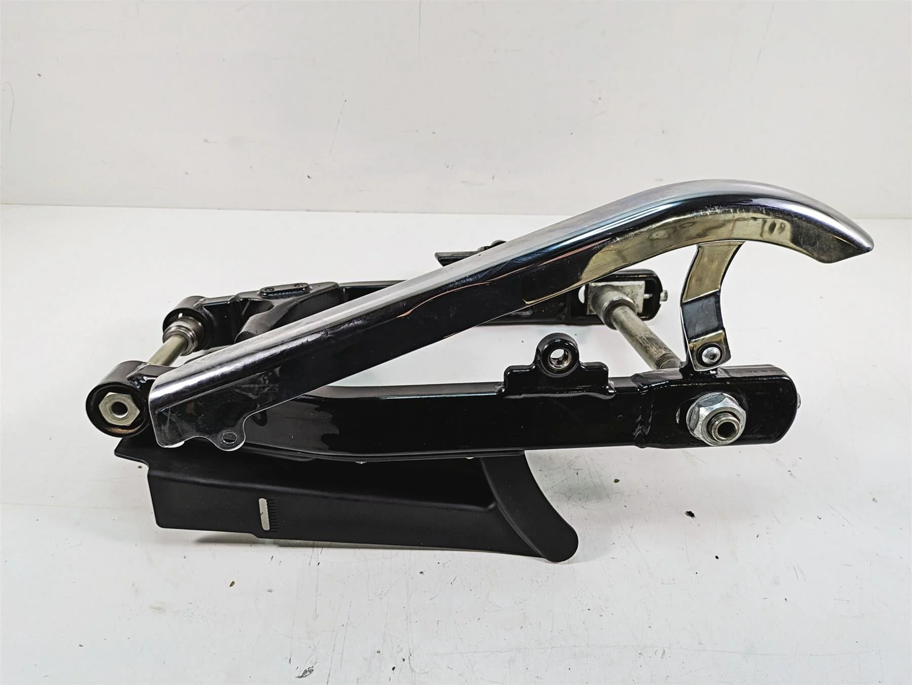 2015 Harley FXDL Dyna Low Rider Rear Swingarm Swing Arm & Belt Guards 47820-10 - Image 3