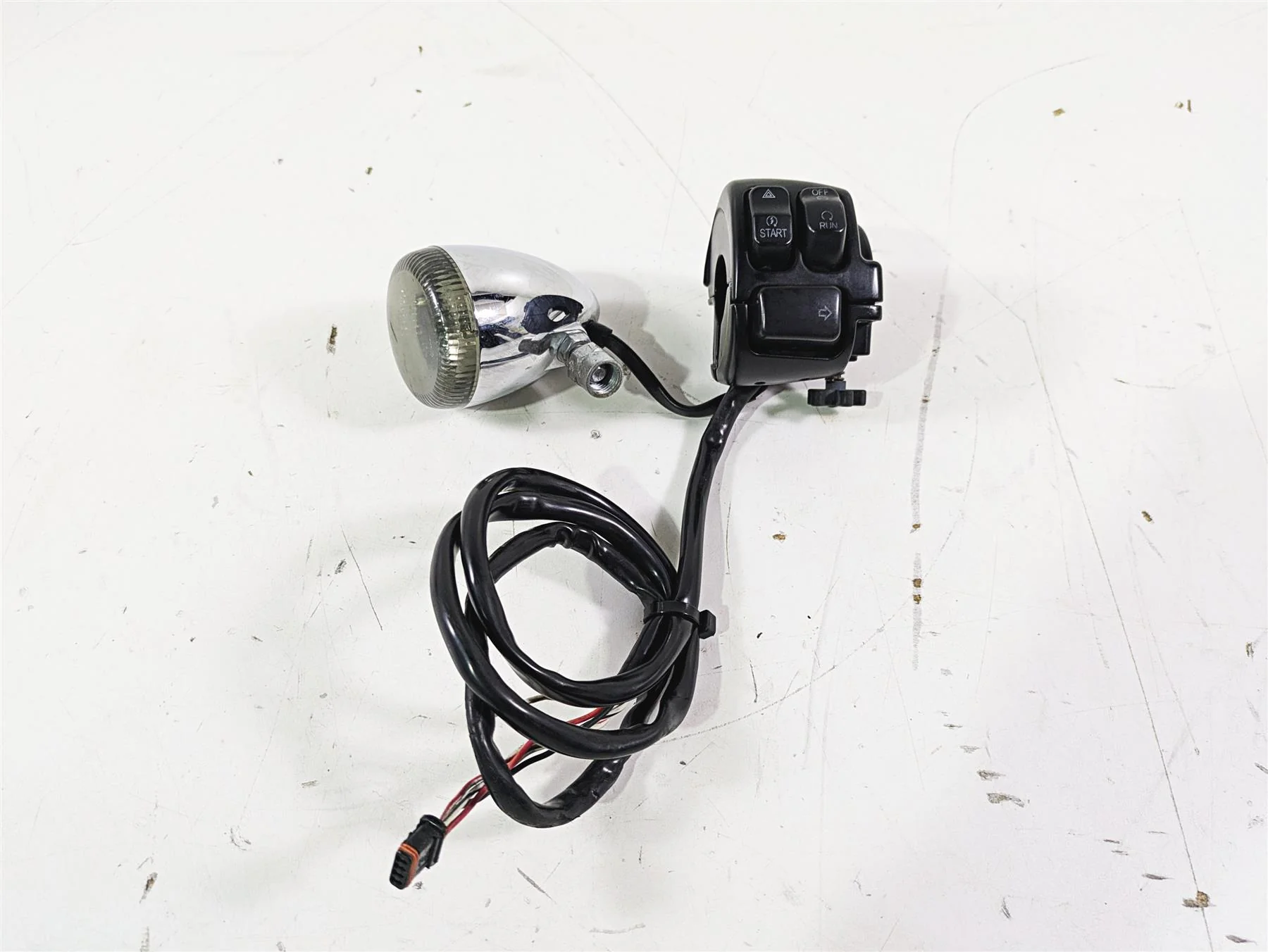 2015 Harley FXDL Dyna Low Rider Right Hand Control Switch 72944-12