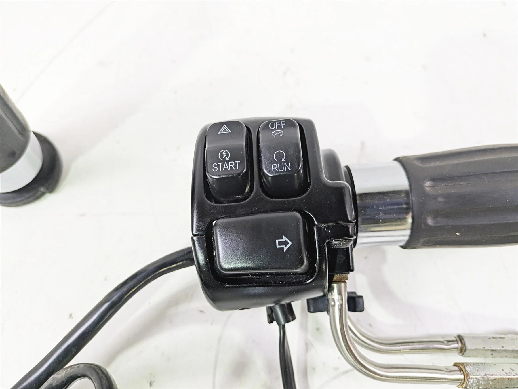 2015 Harley FXDL Dyna Low Rider Right Hand Control Switch 72944-12 - Image 6