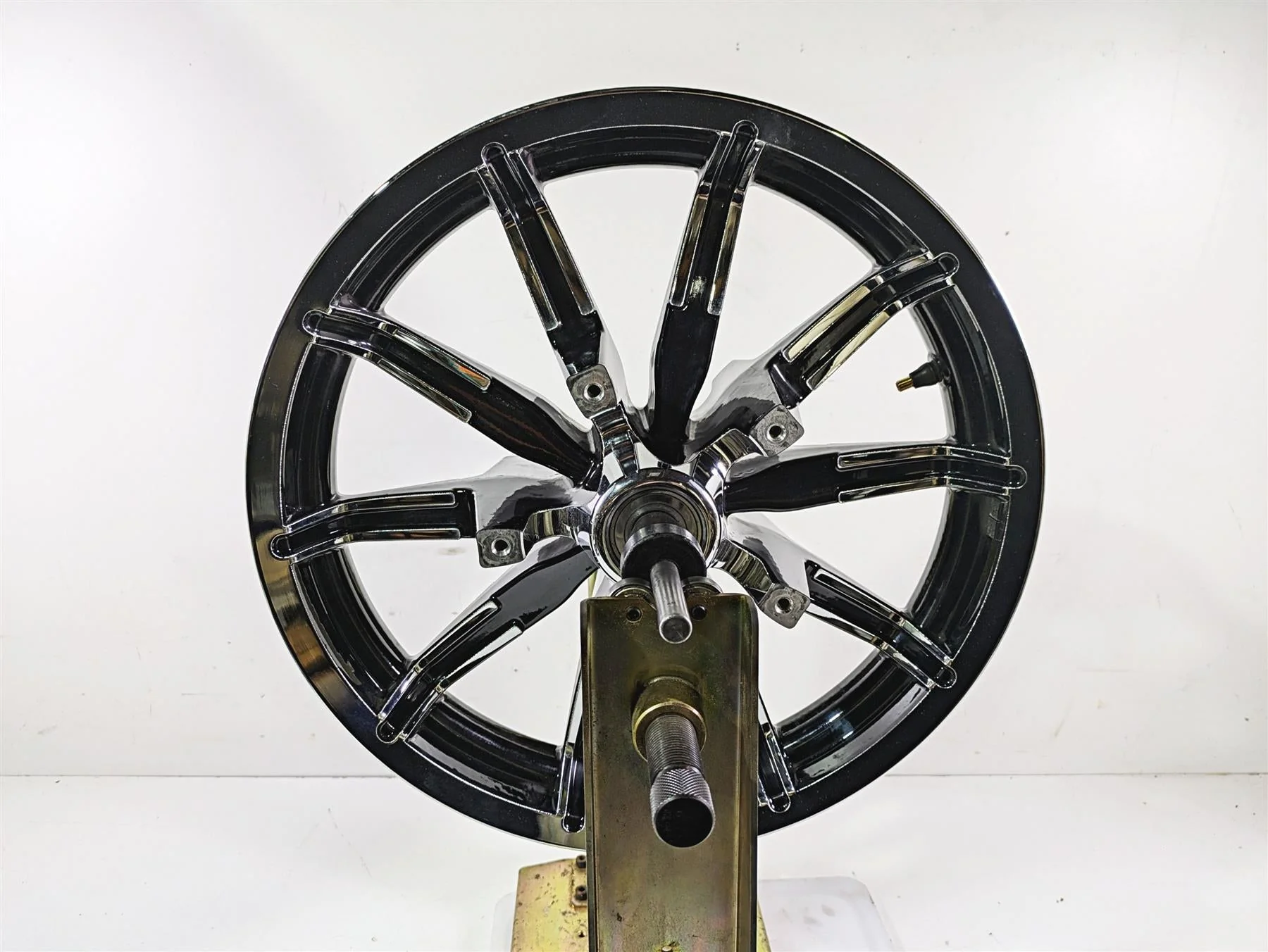 2015 Harley Touring FLHTKL E -Glide Low 17x3 Front Wheel Impeller 10Sp 43300386 - Image 3