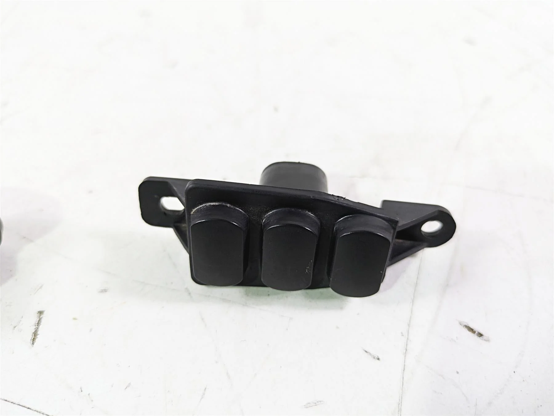 2015 Harley Touring FLHTKL E -Glide Low Auxiliary Switch Button Set 69200172 - Image 5