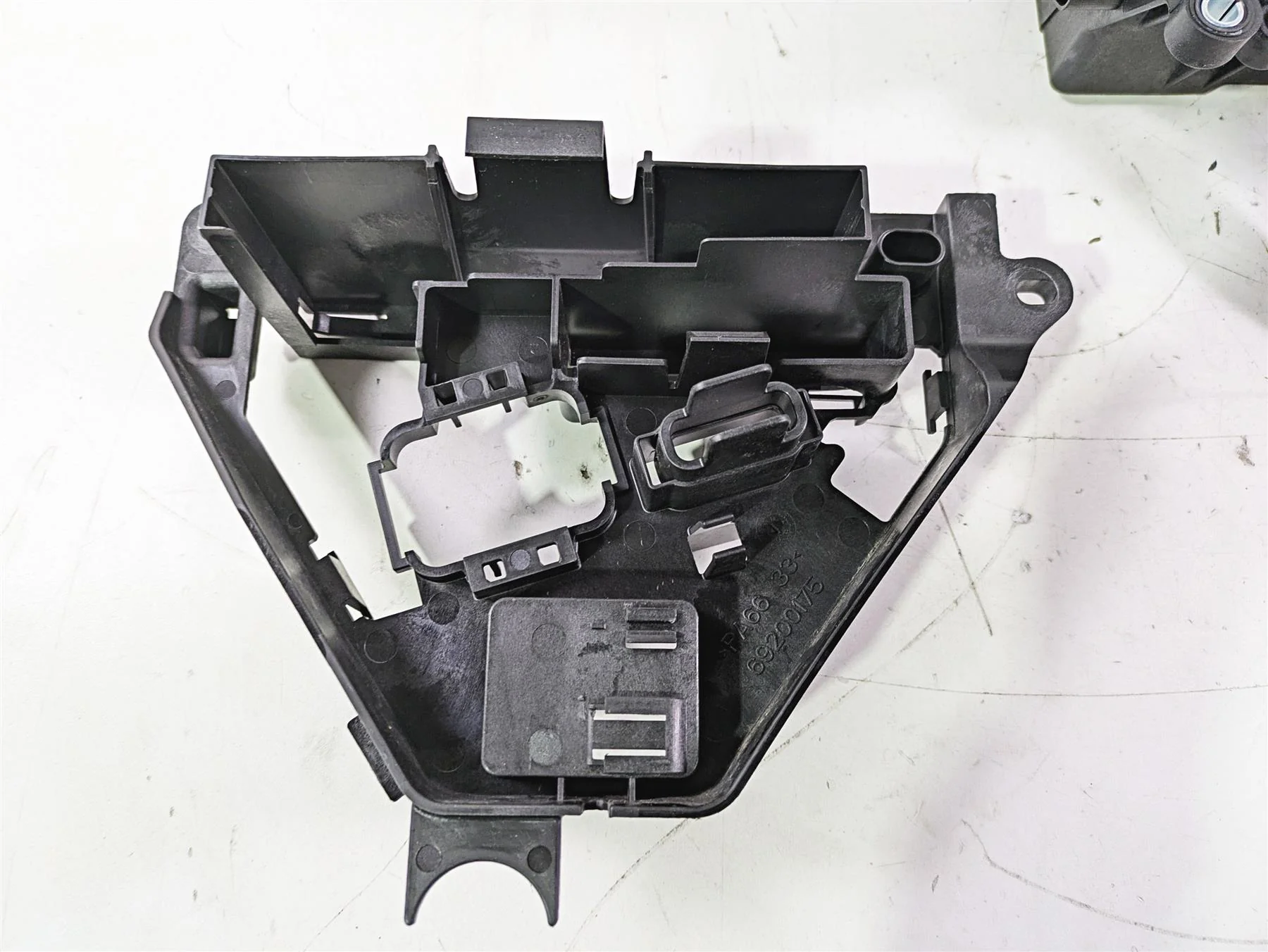 2015 Harley Touring FLHTKL E -Glide Low Battery & Electrical Holders 66000010A - Image 5