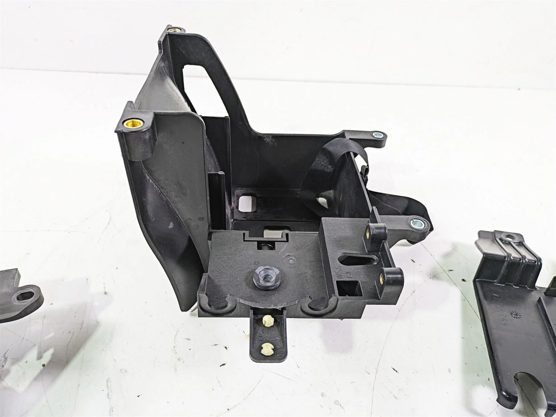 2015 Harley Touring FLHTKL E -Glide Low Battery & Electrical Holders 66000010A - Image 7