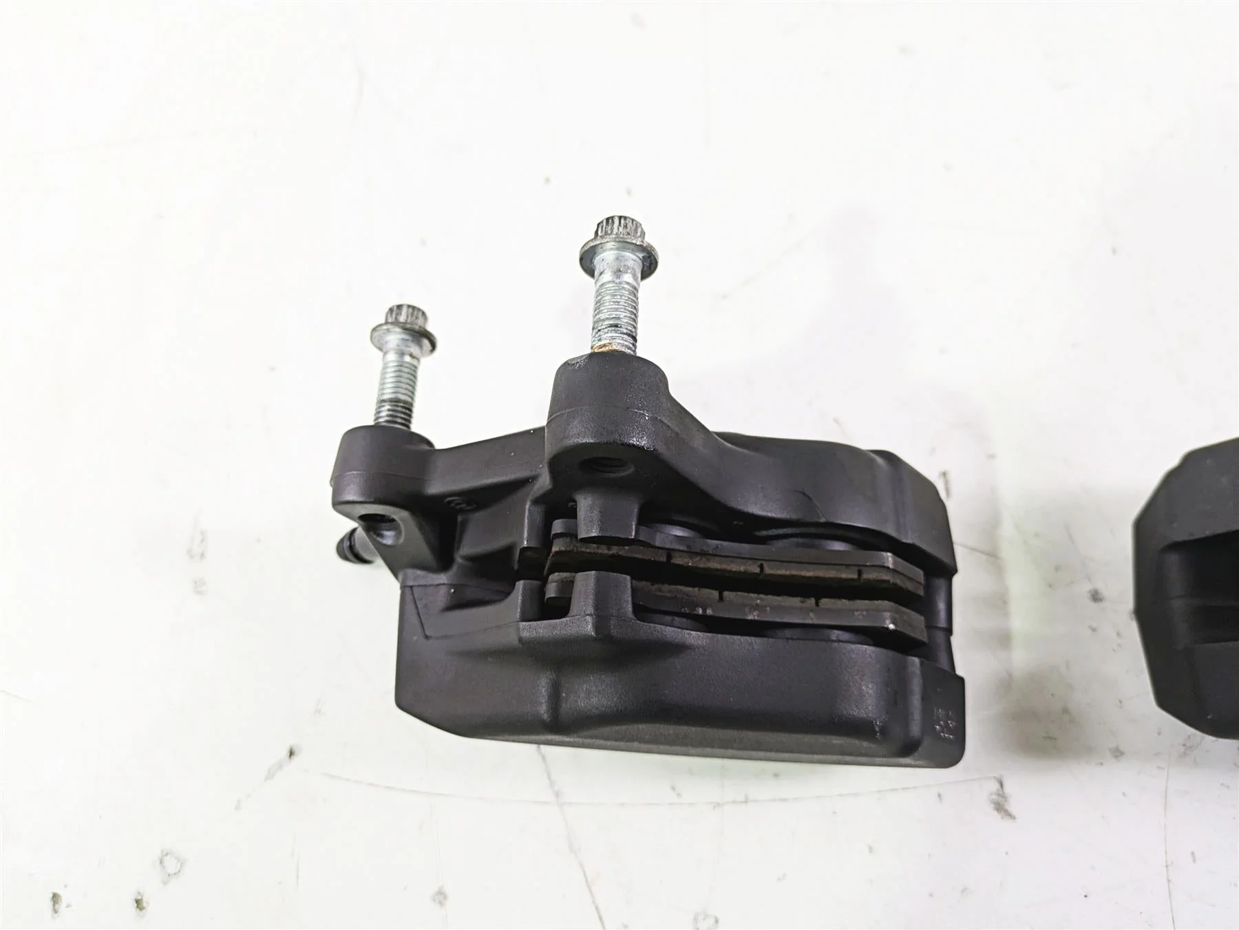 2015 Harley Touring FLHTKL E -Glide Low Front Brake Caliper Set 43027-08 - Image 10