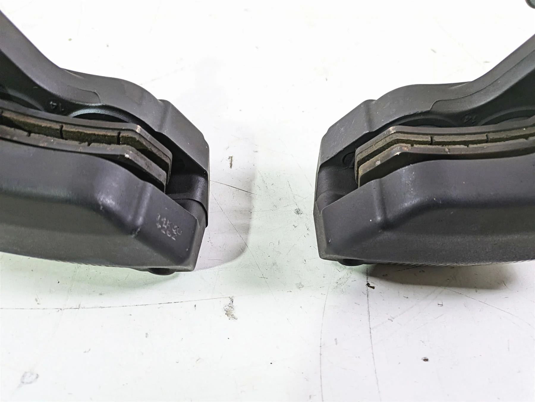 2015 Harley Touring FLHTKL E -Glide Low Front Brake Caliper Set 43027-08 - Image 11
