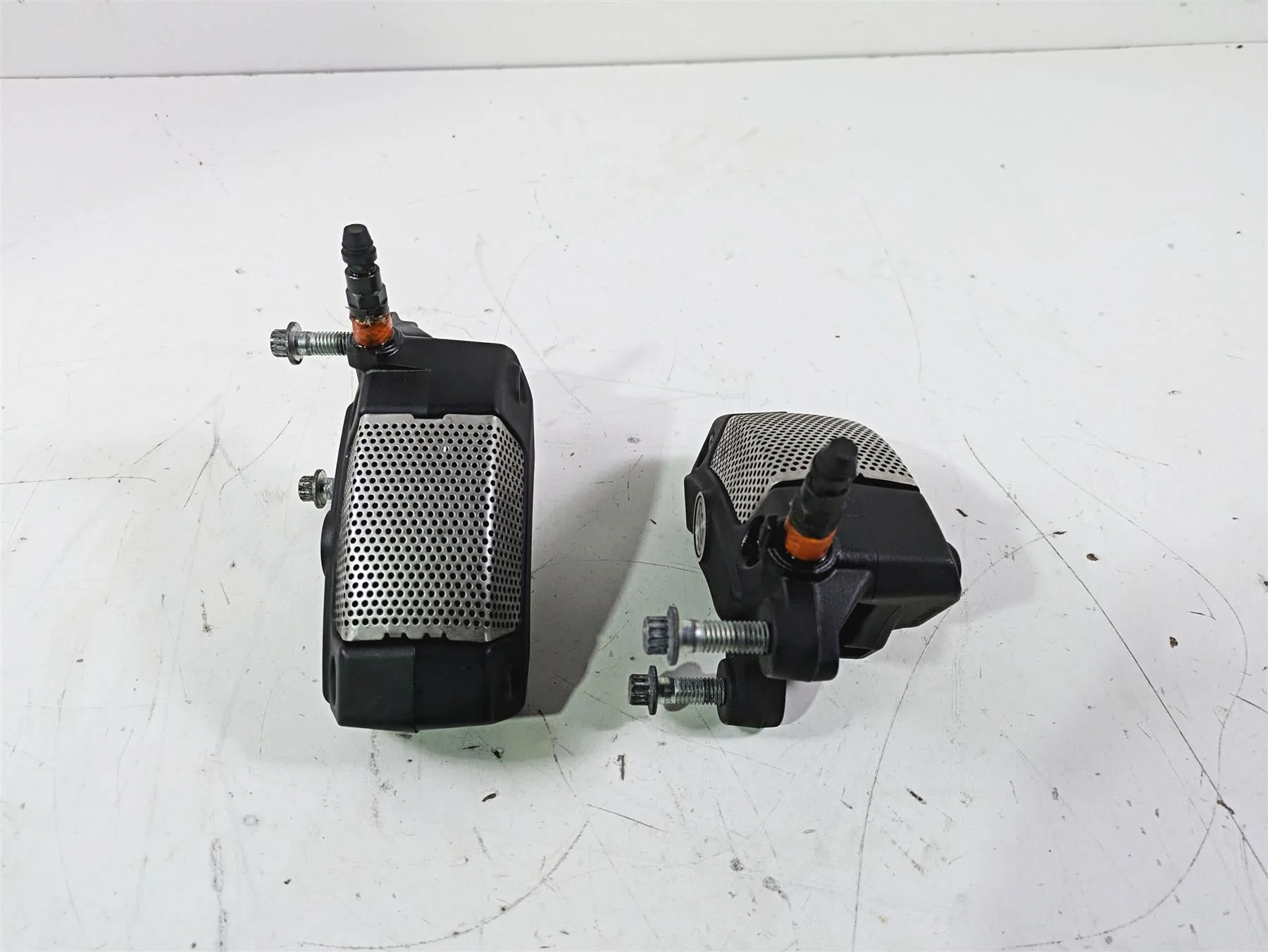2015 Harley Touring FLHTKL E -Glide Low Front Brake Caliper Set 43027-08 - Image 2