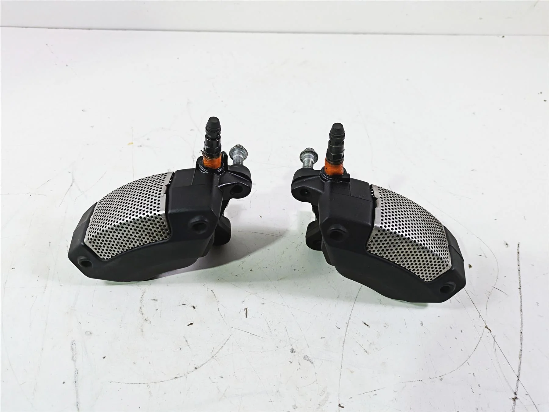 2015 Harley Touring FLHTKL E -Glide Low Front Brake Caliper Set 43027-08 - Image 3