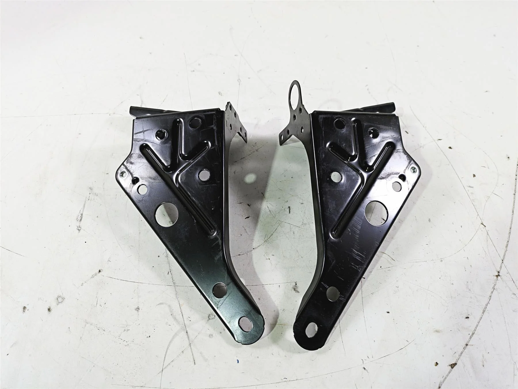 2015 Harley Touring FLHTKL E -Glide Low Front Fairing Mount Holder Set 57000169A - Image 3