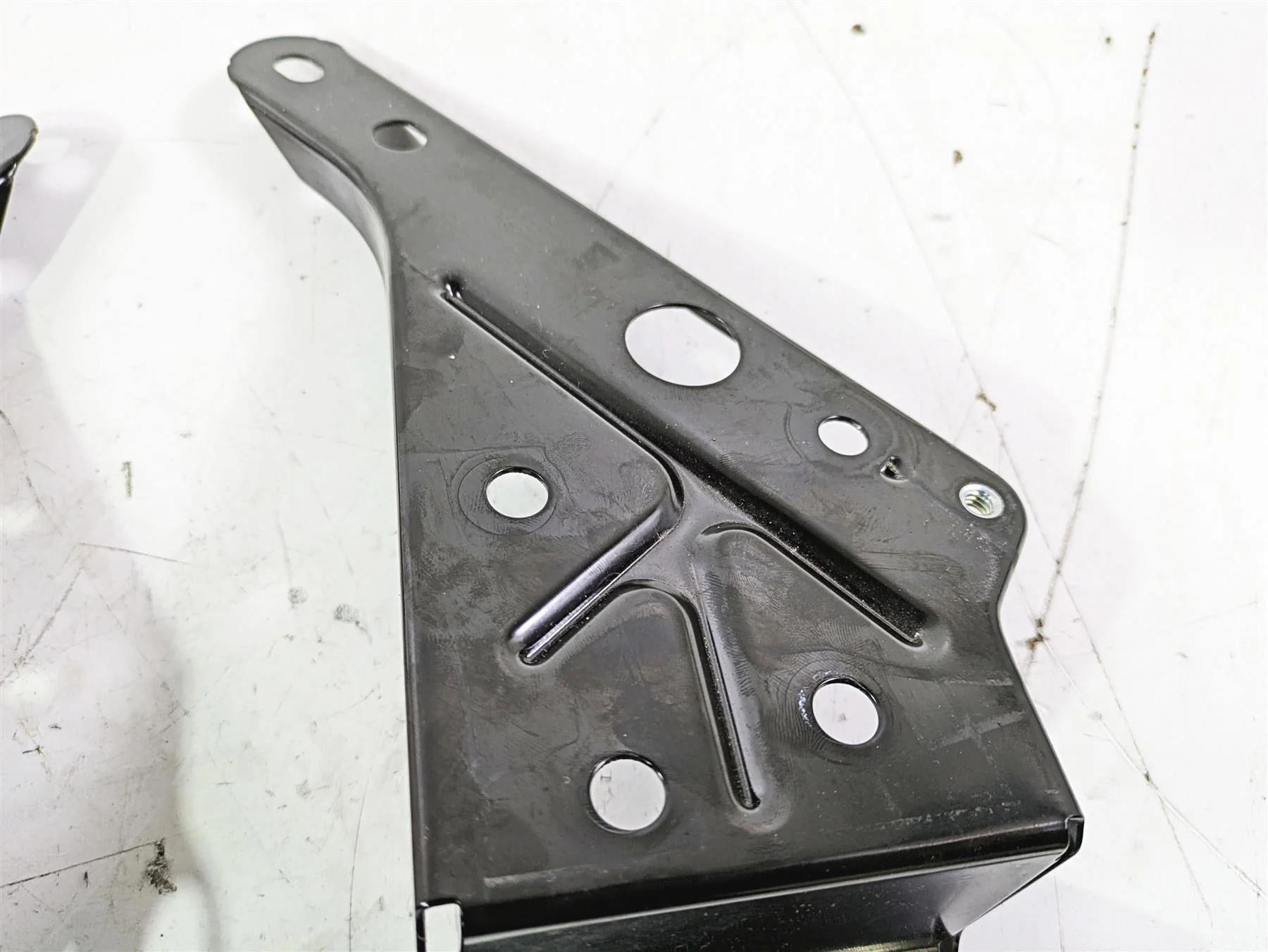 2015 Harley Touring FLHTKL E -Glide Low Front Fairing Mount Holder Set 57000169A - Image 6